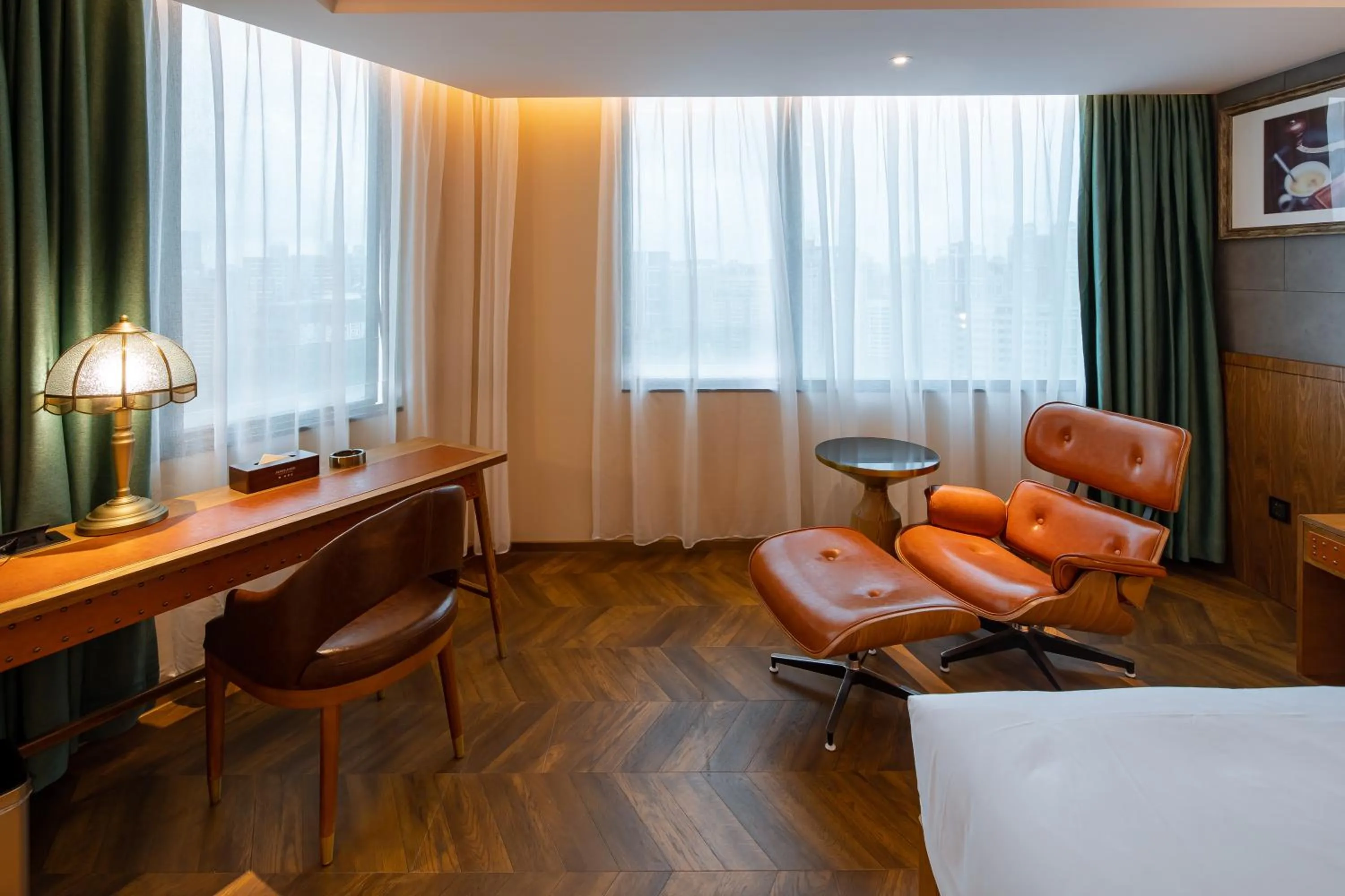 Pinzhi Twin Room  in ELITE International Hotel Taikoo Hui Plaza Gangding Metro Station Branch - Free Deliver Service to Guangzhou Baiyun International Airport & Free Shuttle Bus to Canton Fair Complex During Canton Fair Period