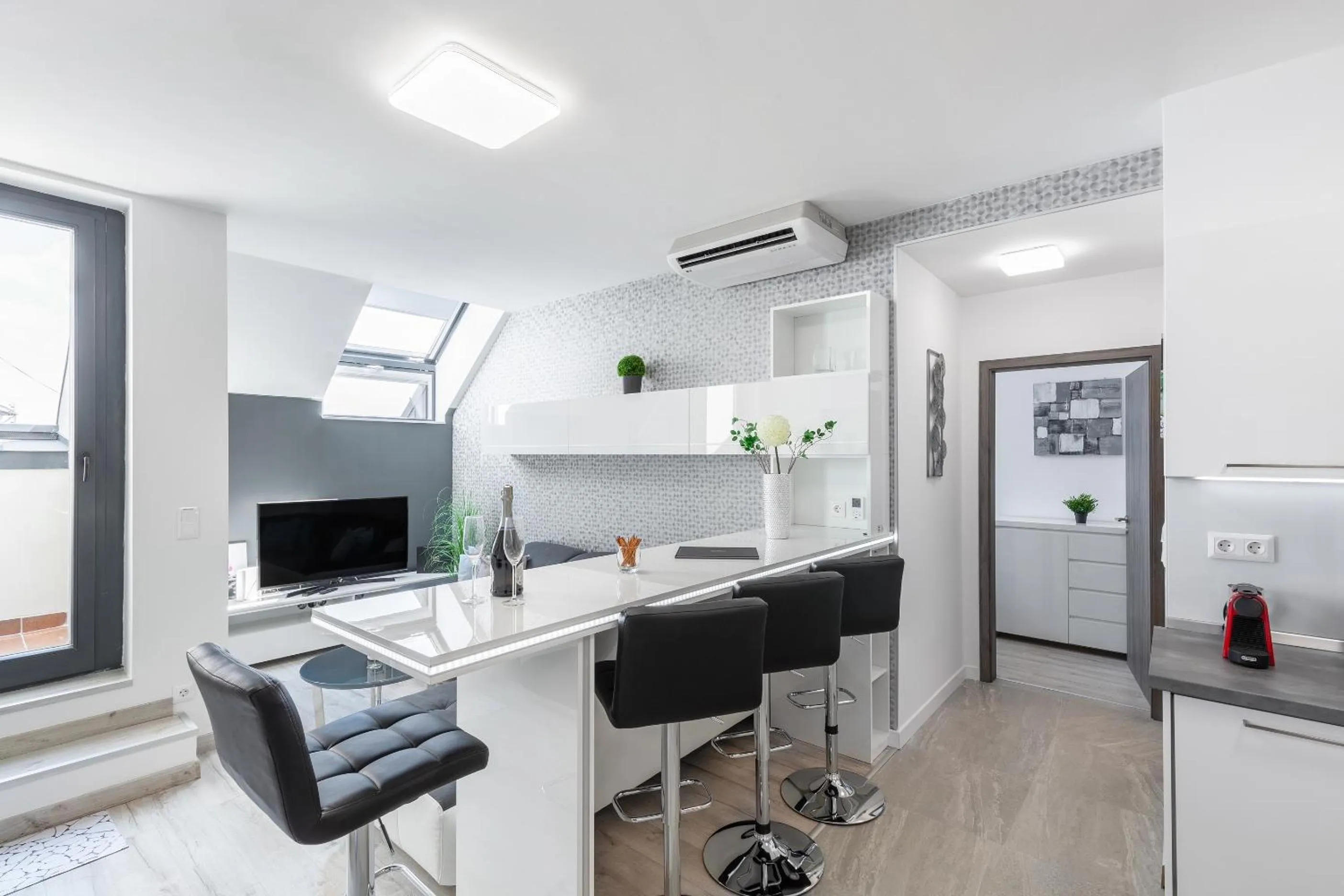 TV and multimedia in Chill 'N' Joy Boutique suites