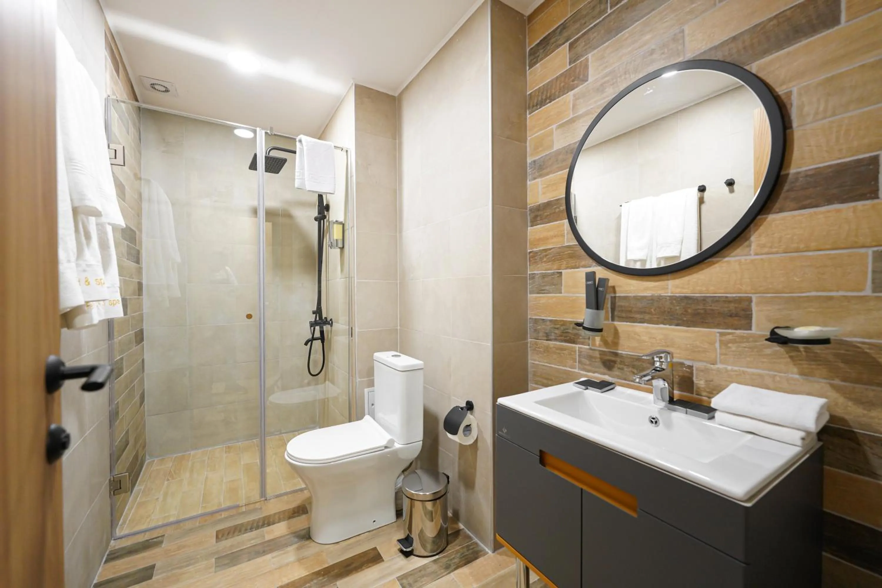 Shower in Felinger Concept Hotel