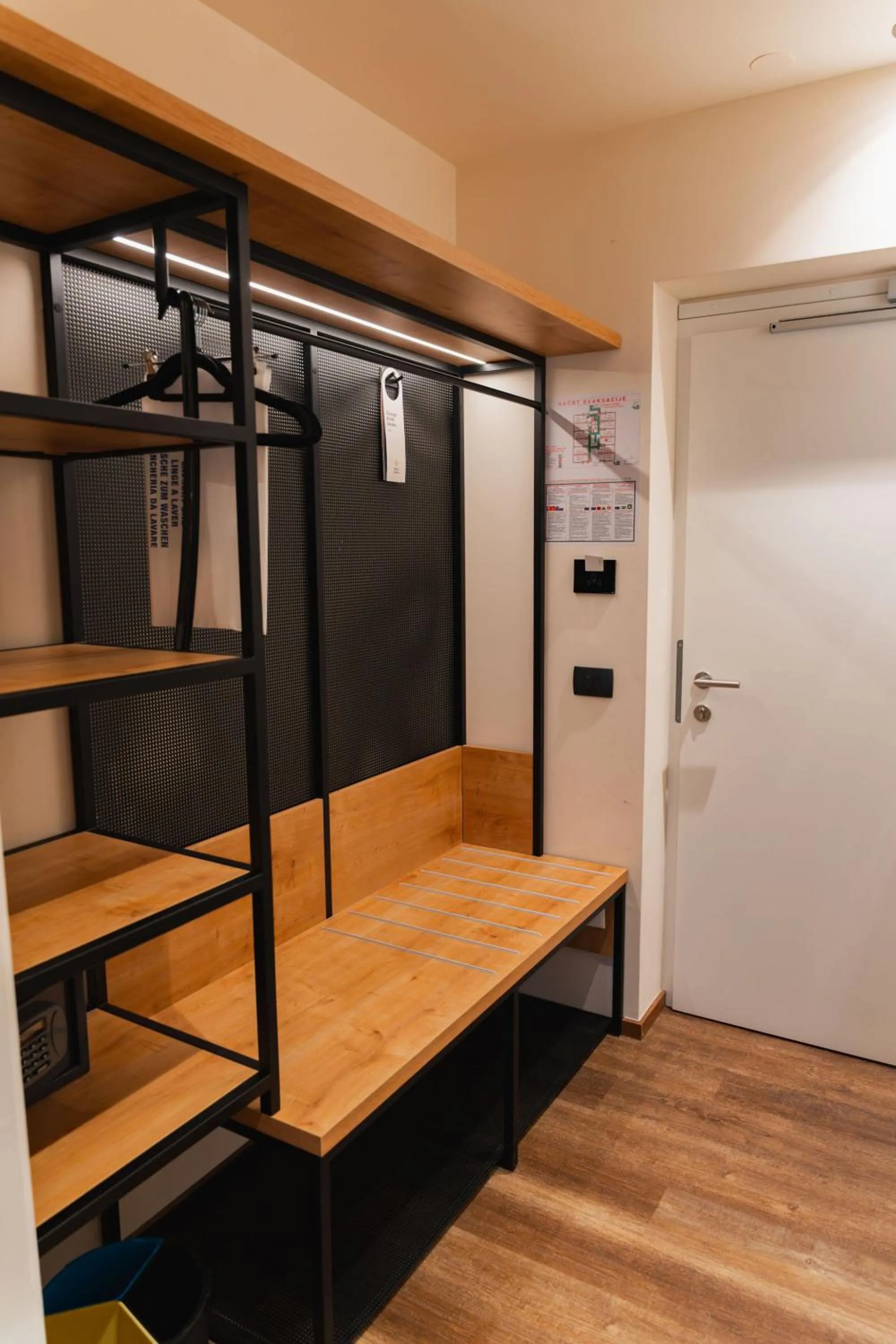 wardrobe, Bed in Hotel Lonca