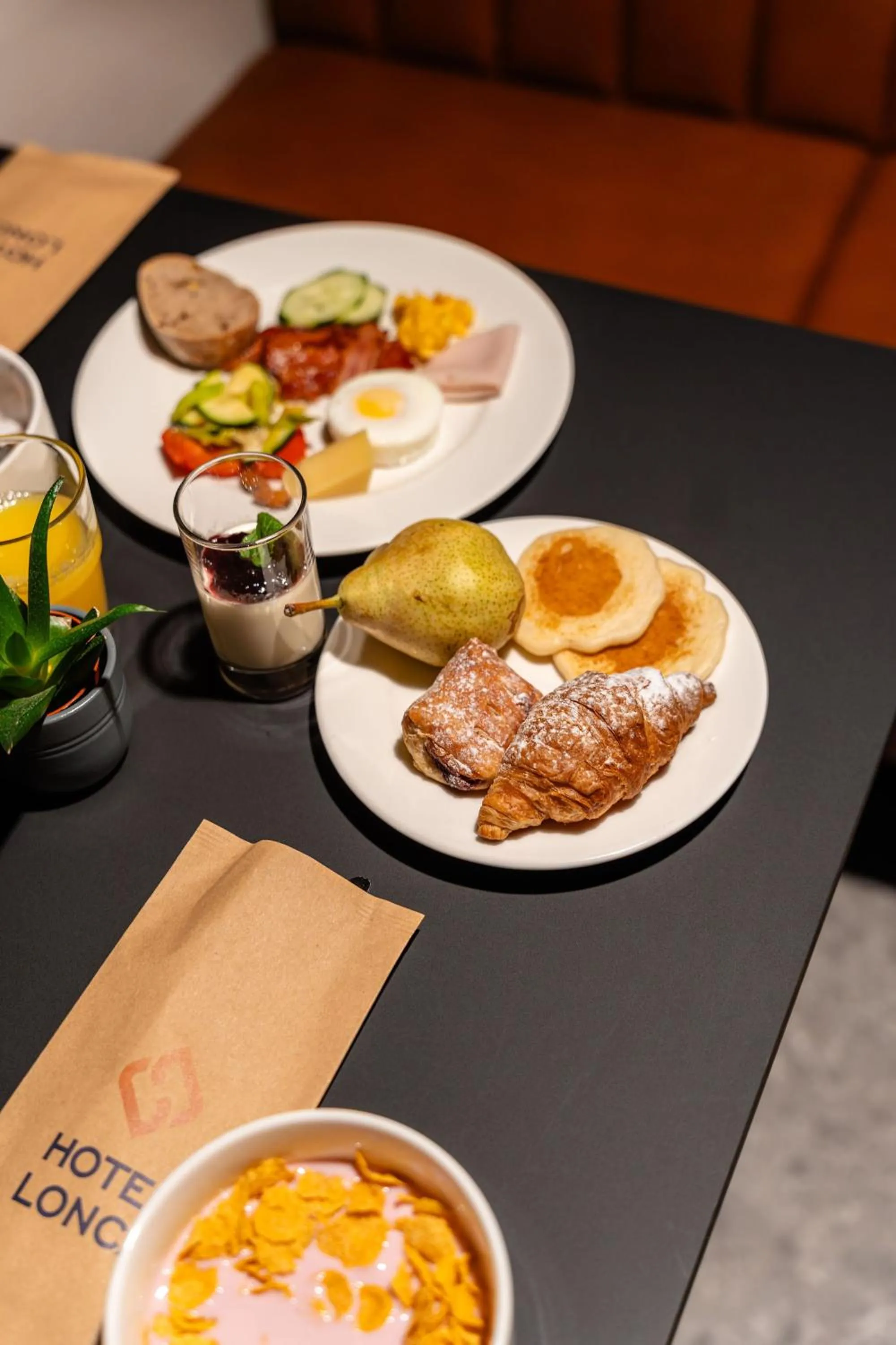 Food and drinks in Hotel Lonca