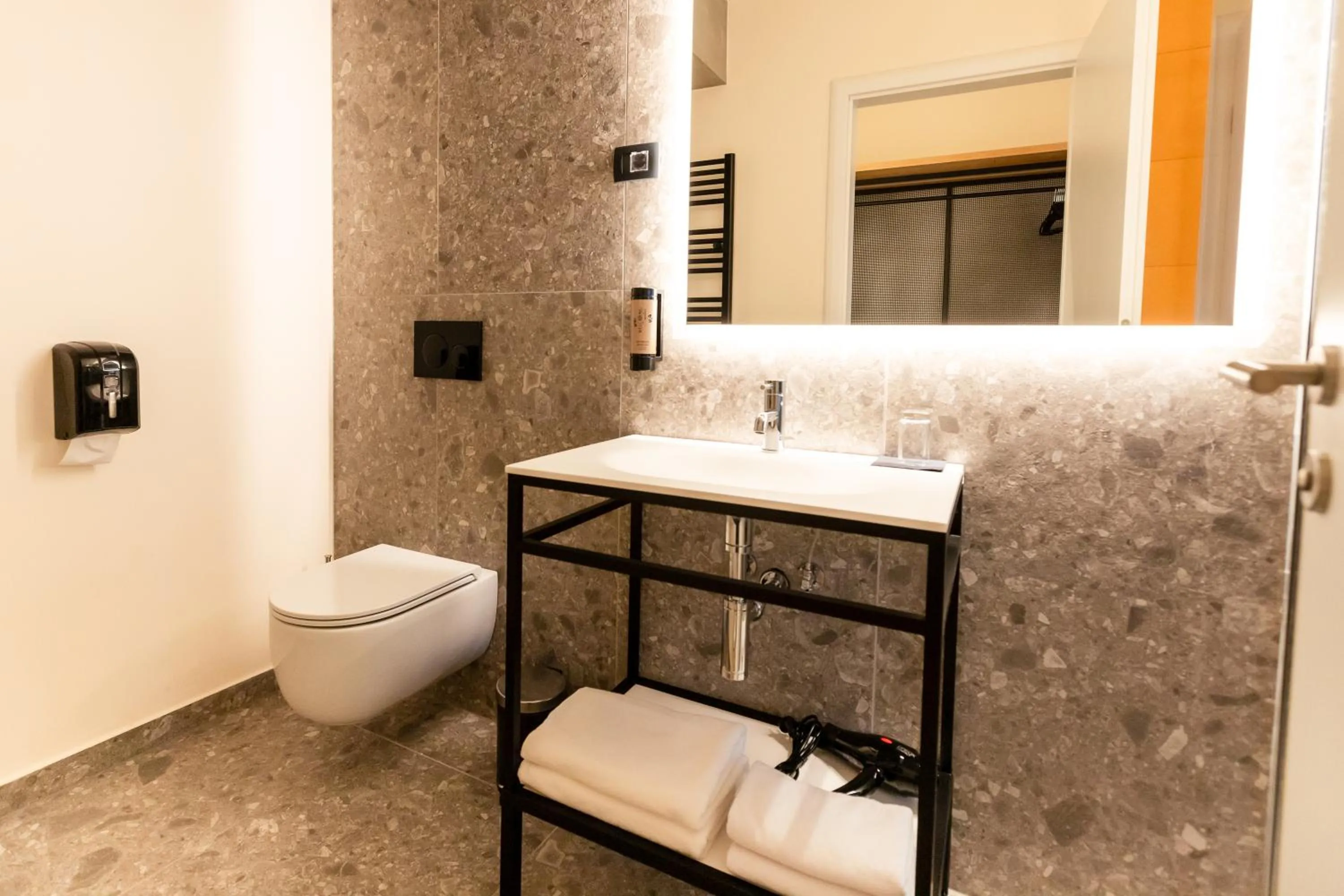 Toilet in Hotel Lonca