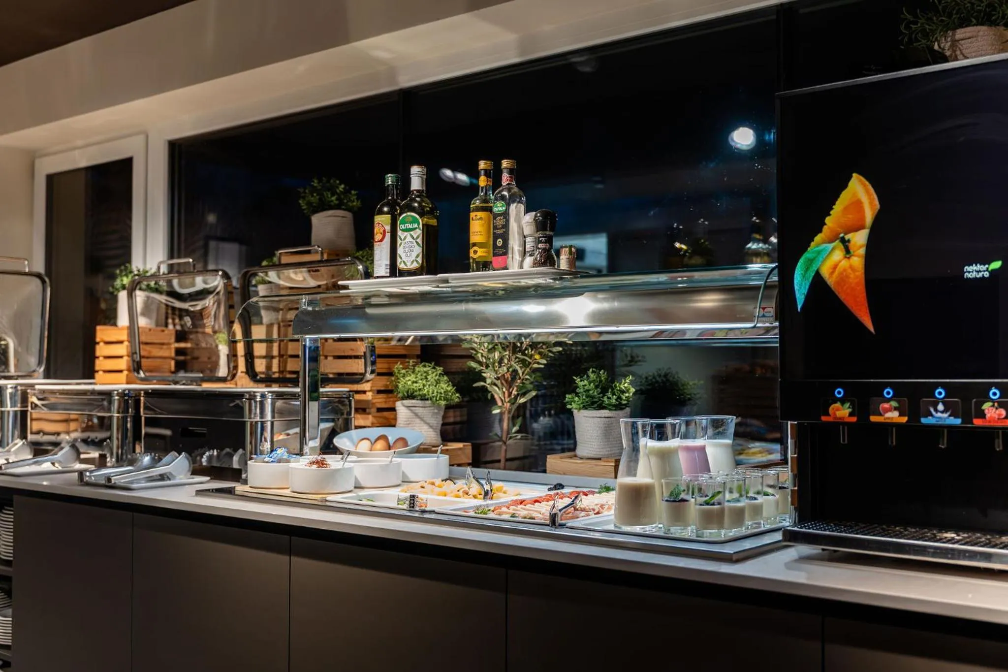 Food and drinks in Hotel Lonca