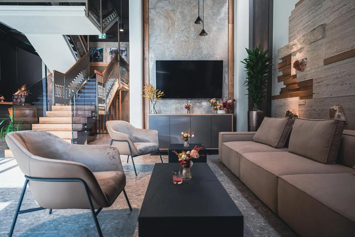 Communal lounge/ TV room in Hotel Lonca