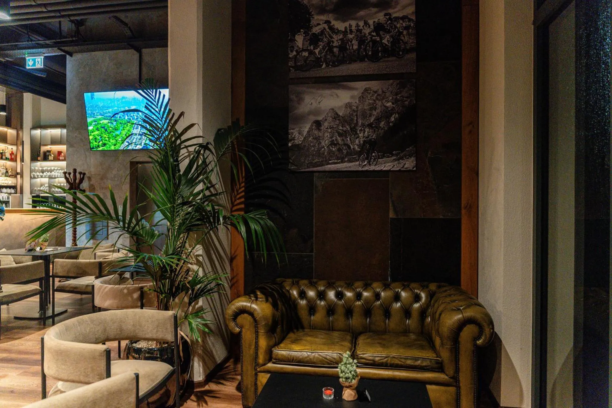 Communal lounge/ TV room in Hotel Lonca