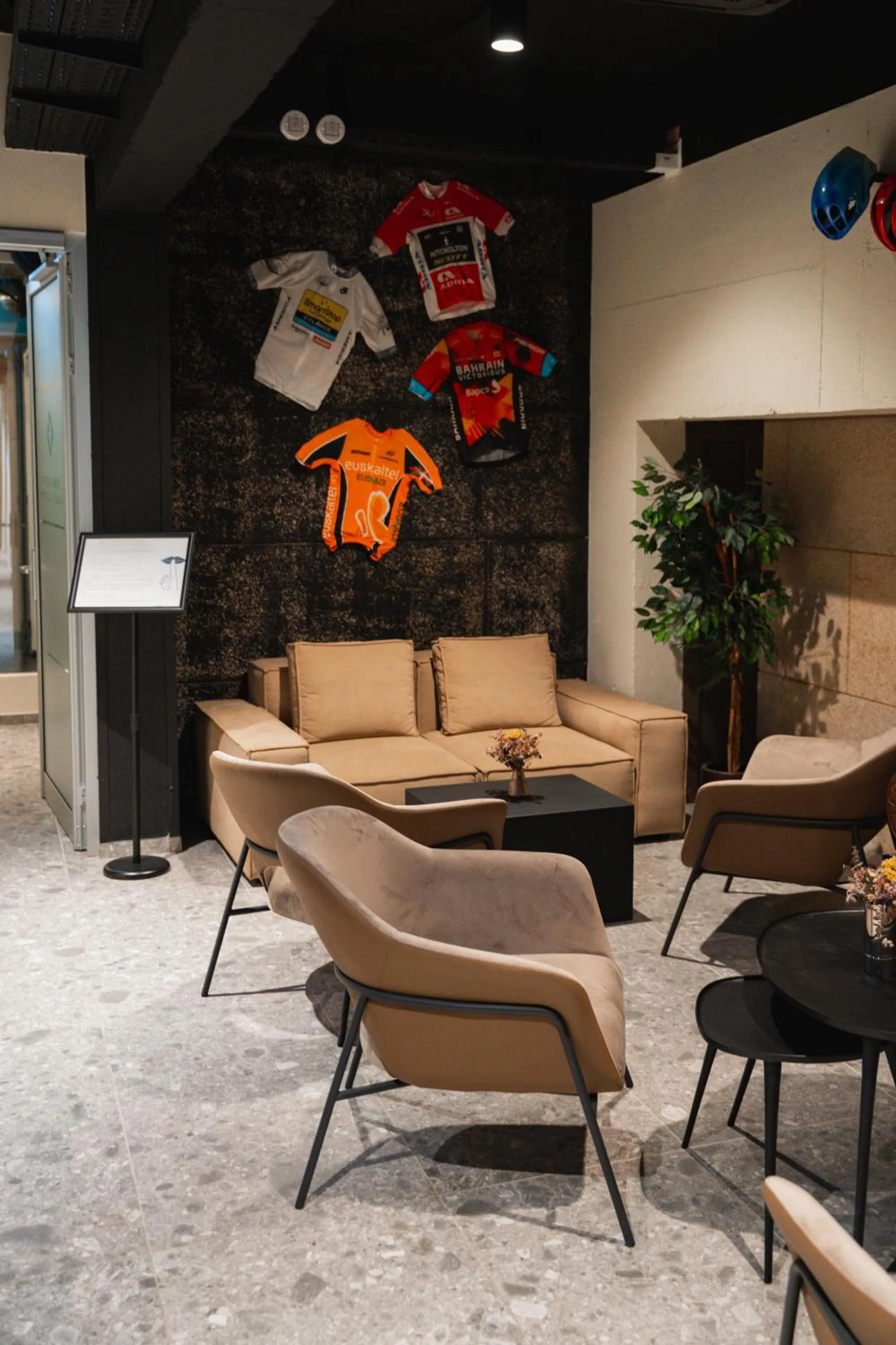 Seating area in Hotel Lonca