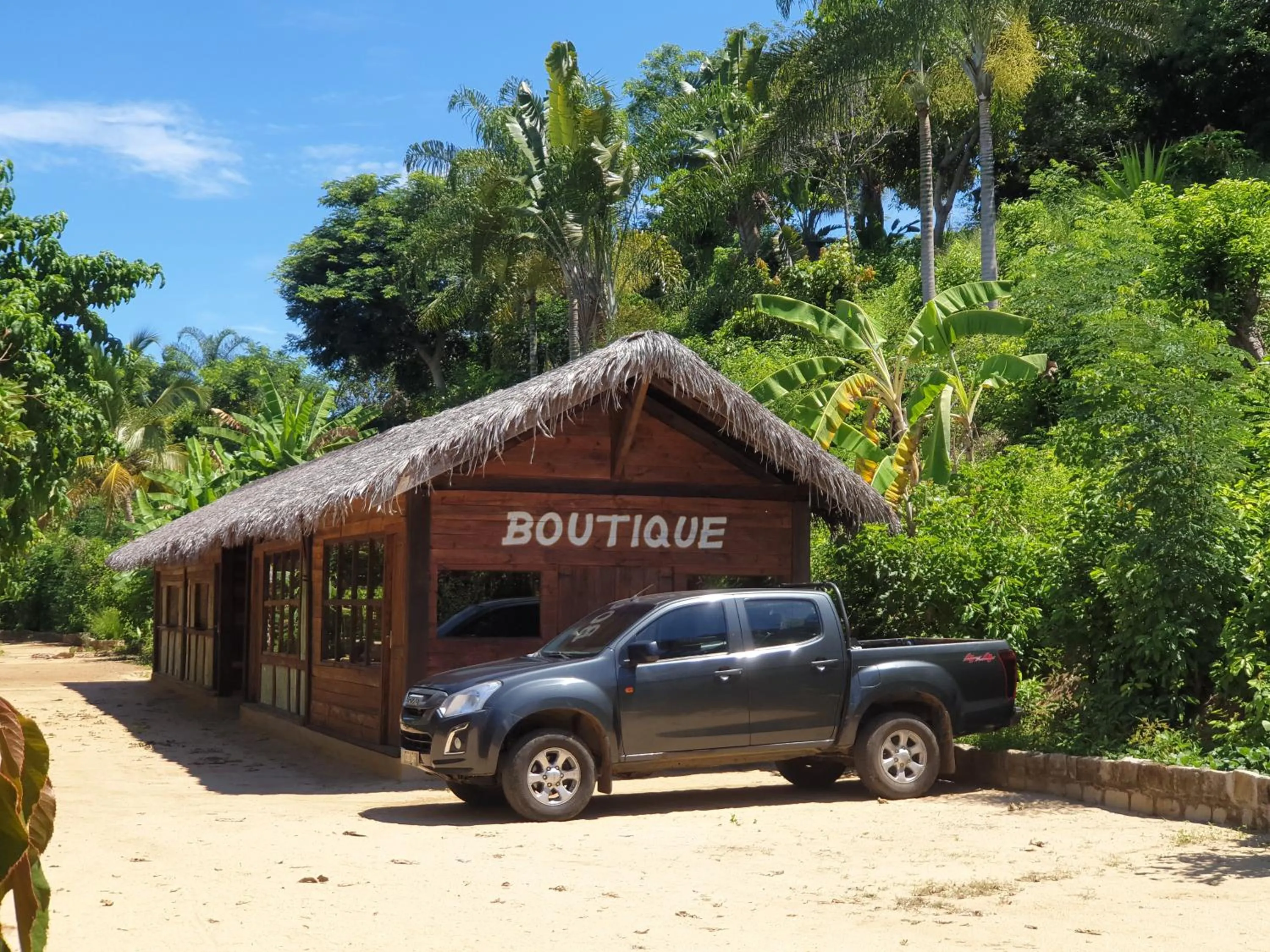 On-site shops in Anjiamarango Beach Resort