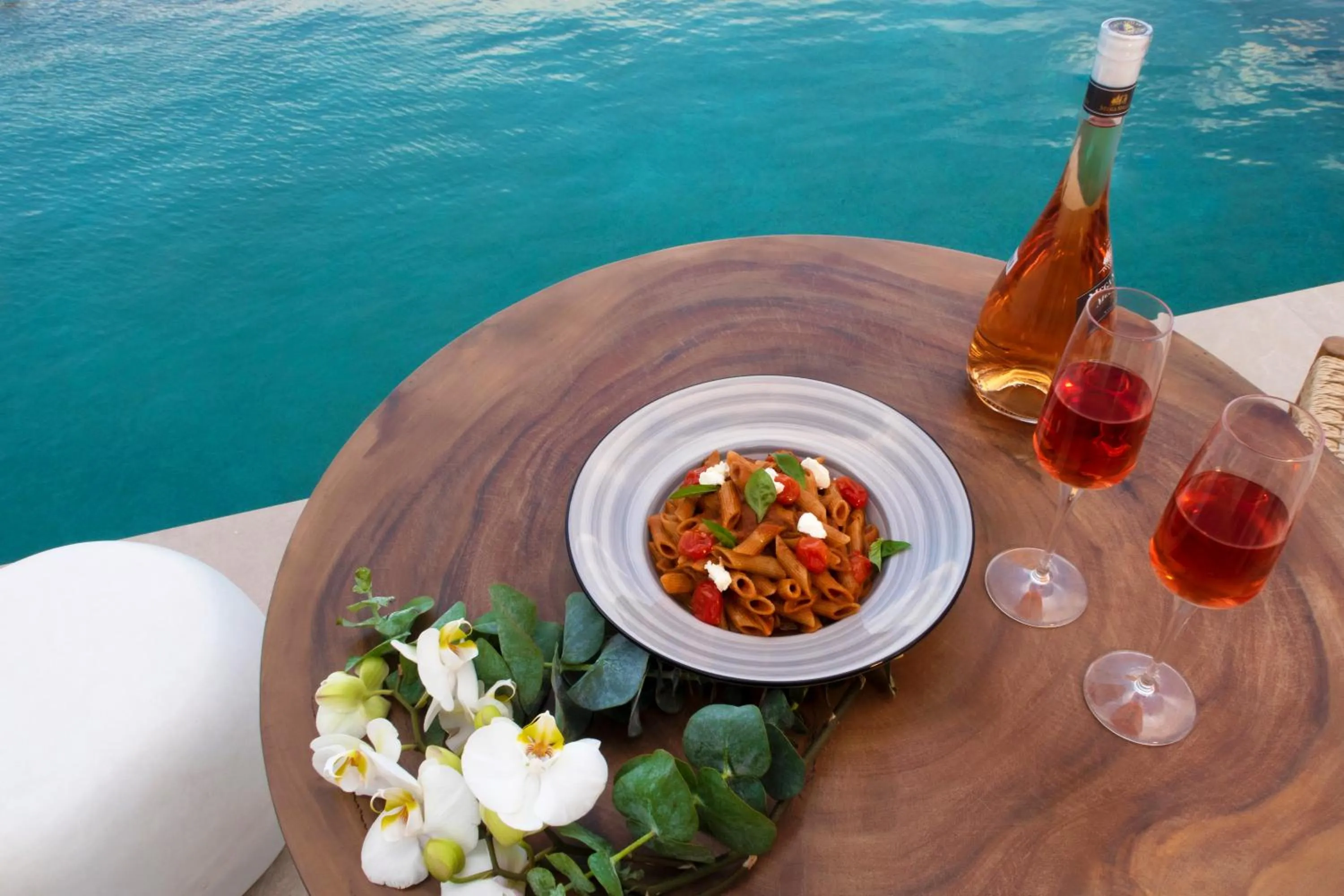 Restaurant/places to eat in Elesia Boutique Hotel