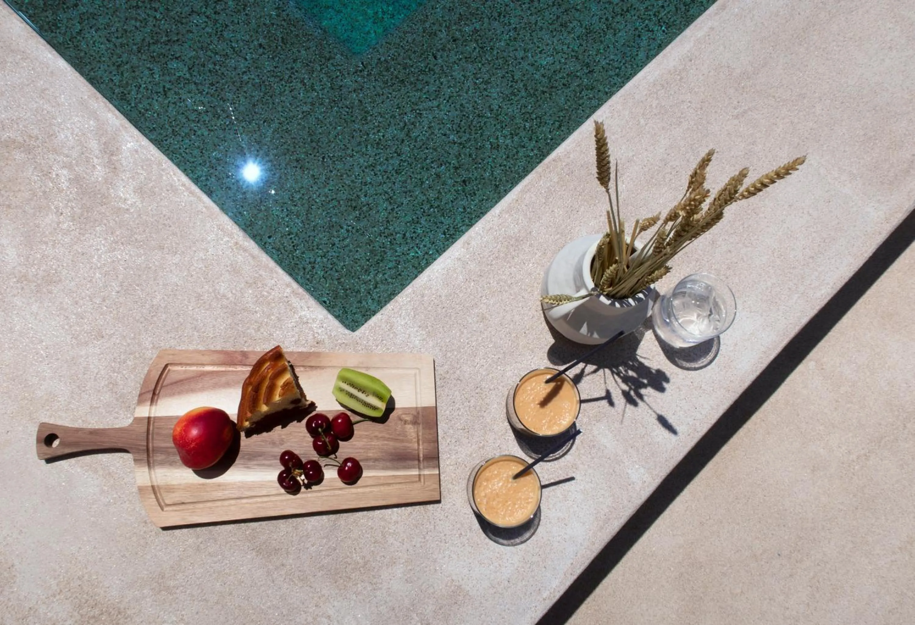 Restaurant/places to eat in Elesia Boutique Hotel