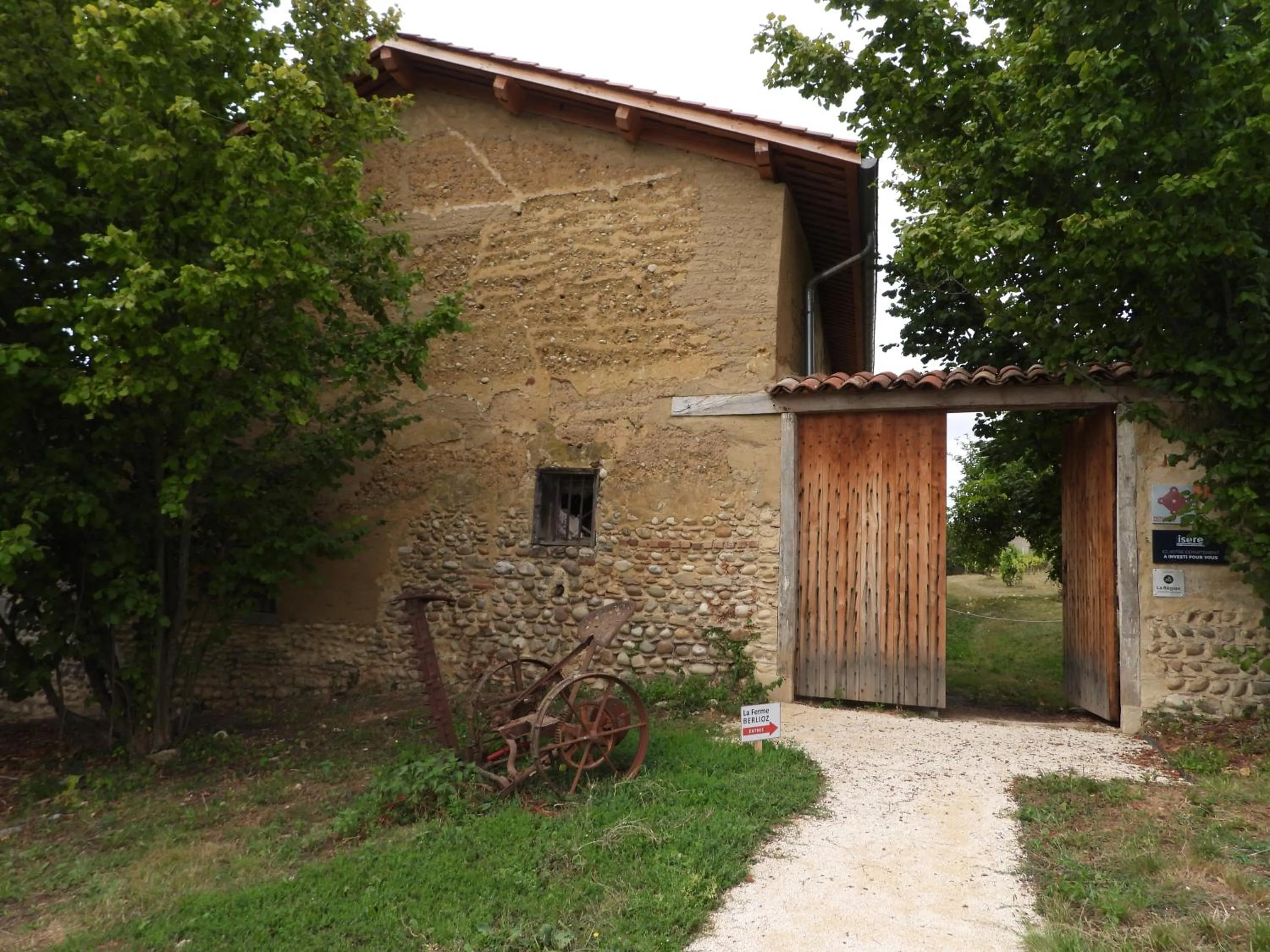 Property building in La ferme de Berlioz