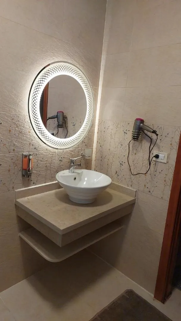 Shower in GEM view BOUTIQUE