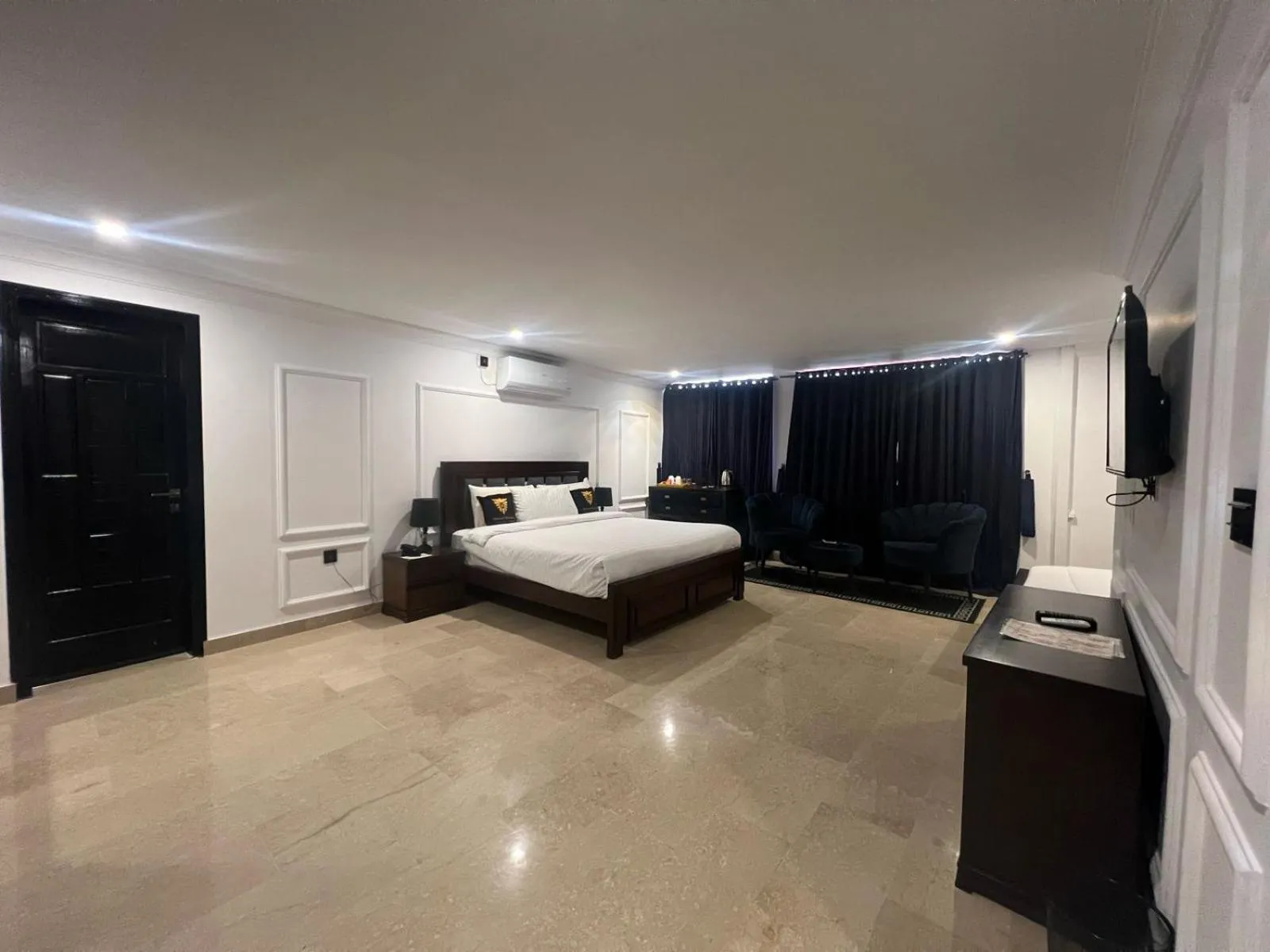 Photo of the whole room, Bed in BULAND HEIGHTS