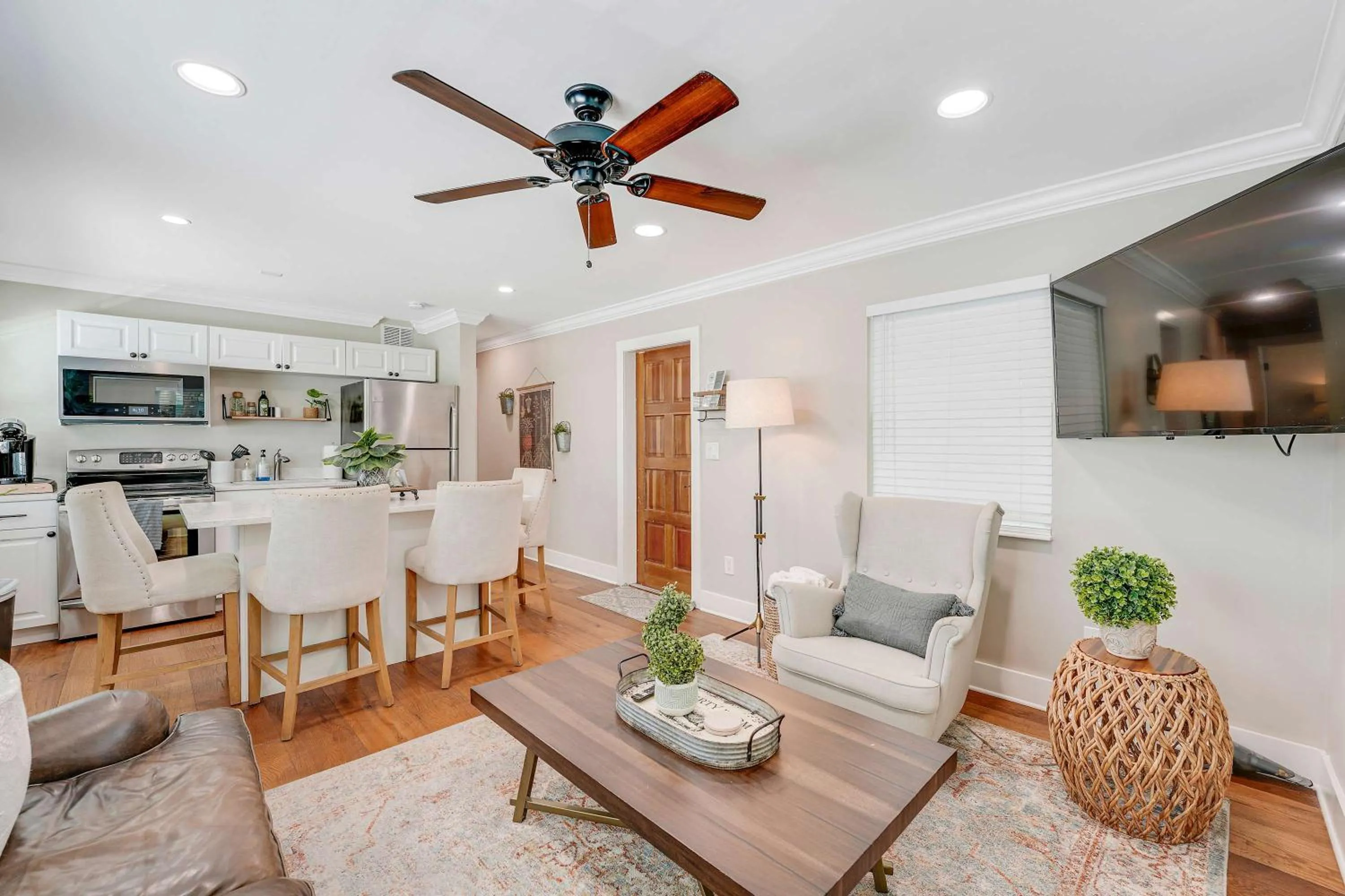 Remodeled Downtown Apartment #1