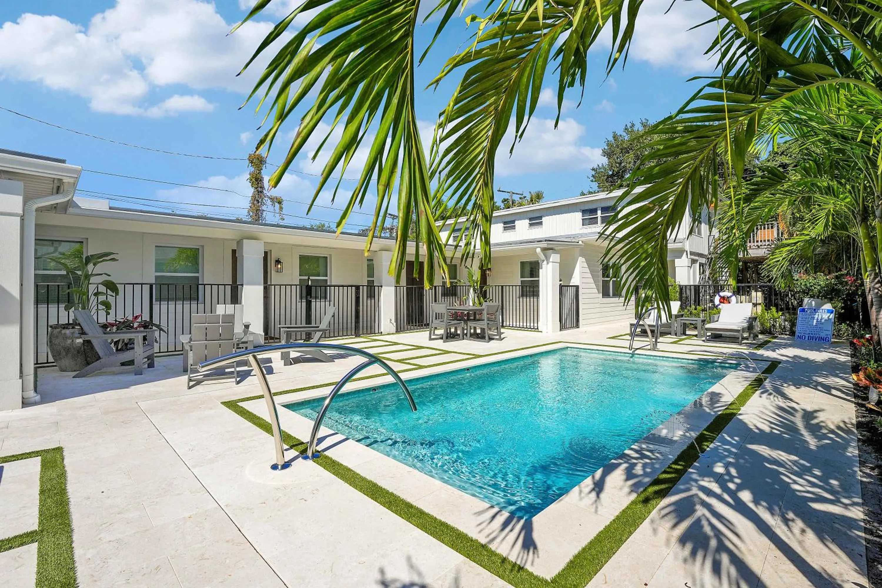 Remodeled Downtown Apartment #1