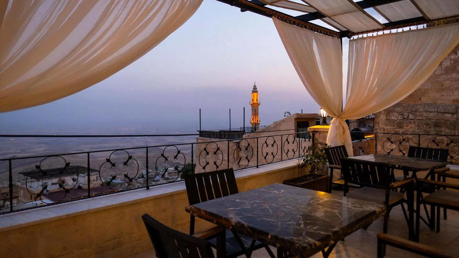 Balcony/Terrace in zerzevan hotel