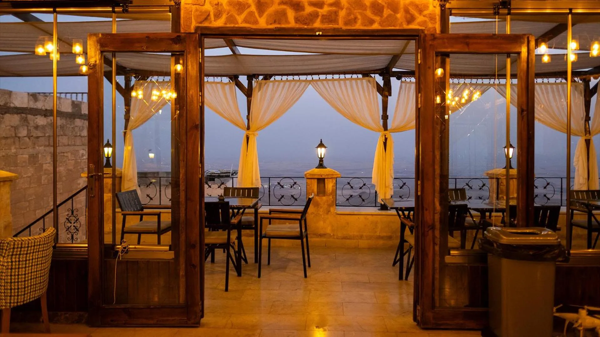 Balcony/Terrace in zerzevan hotel