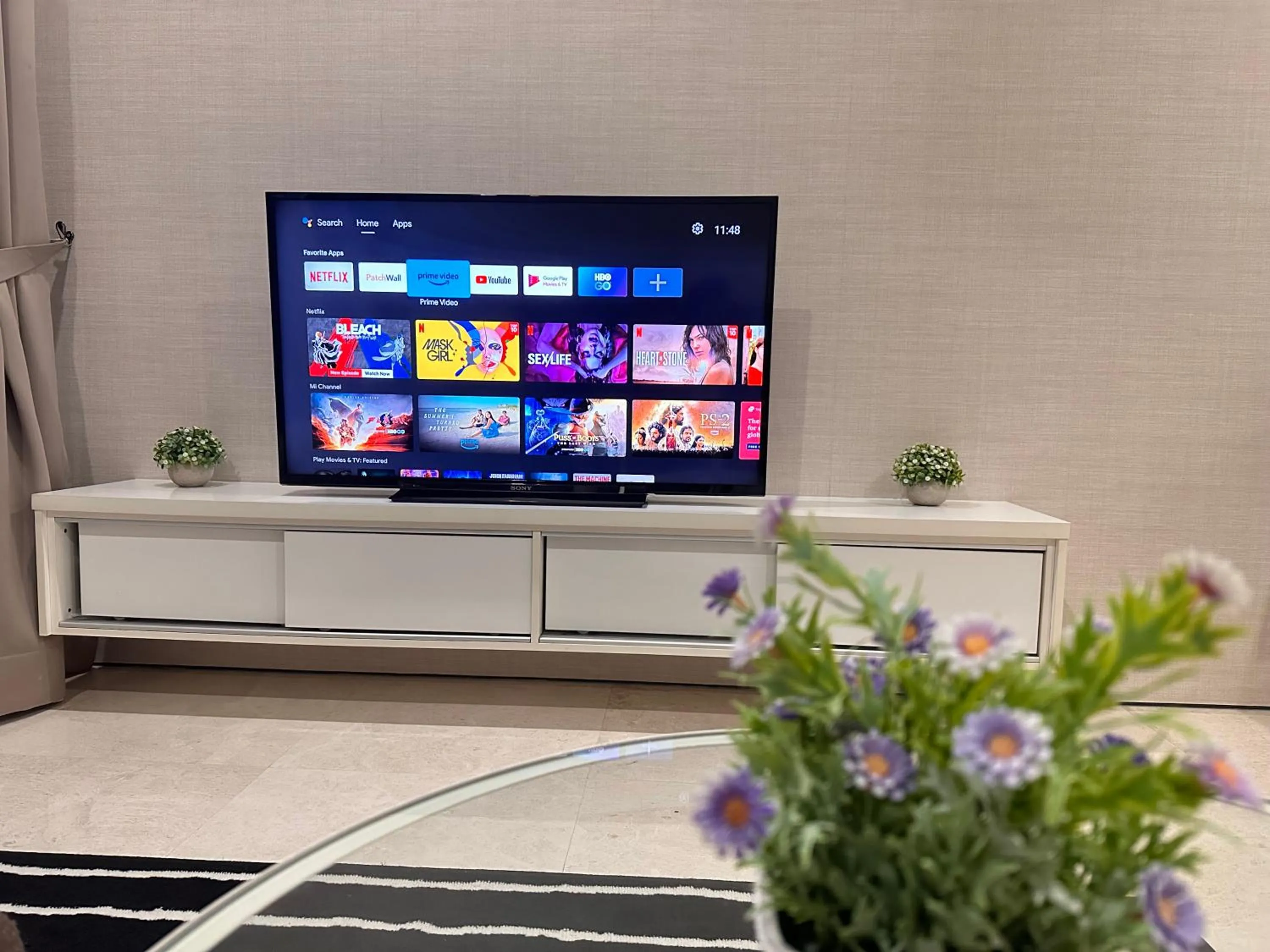 Communal lounge/ TV room in Soho Suites KLCC By Grand Suites KL