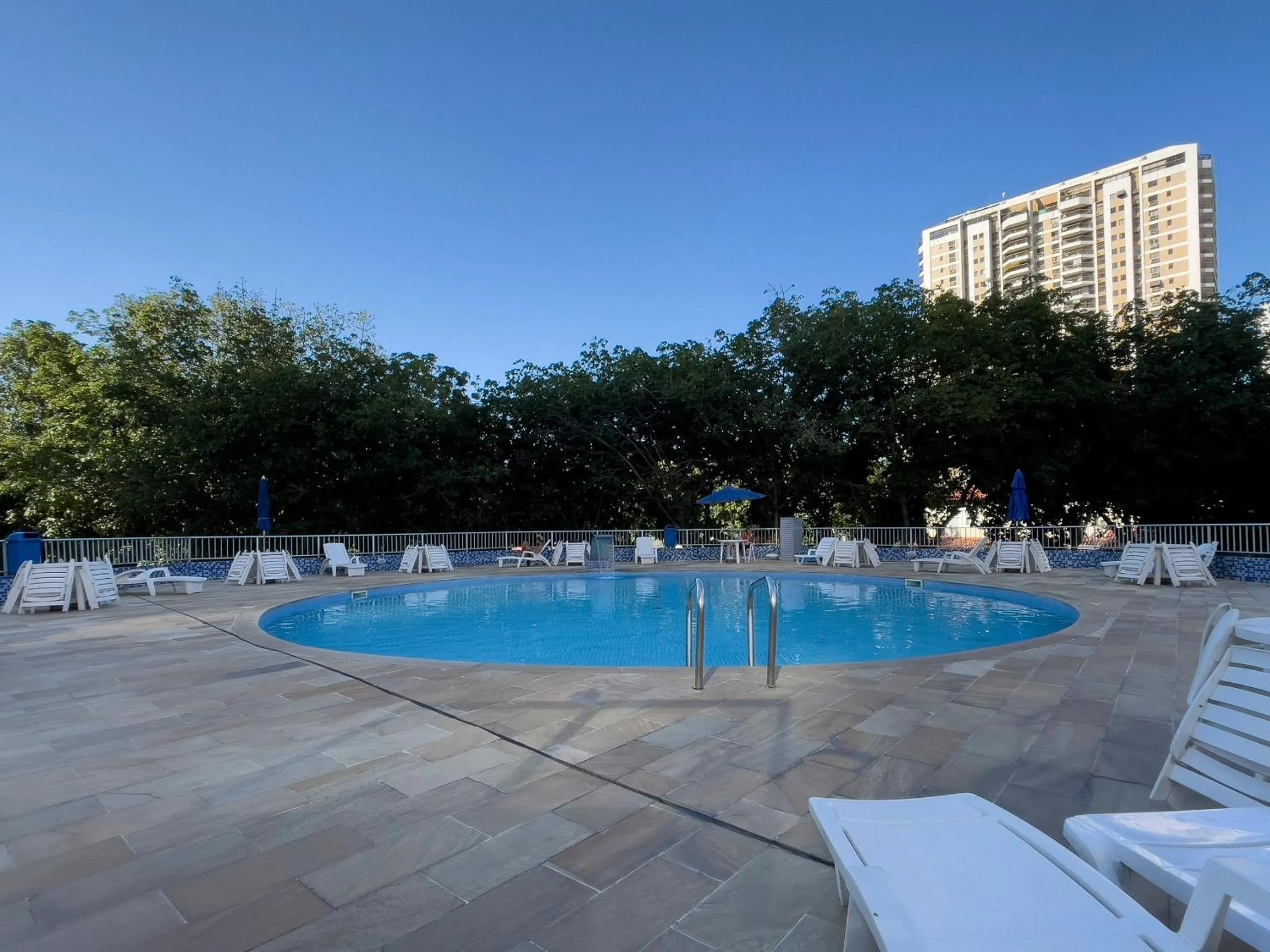 Garden view in Descubra o Paraíso na Barra, Tudo ao Seu Alcance