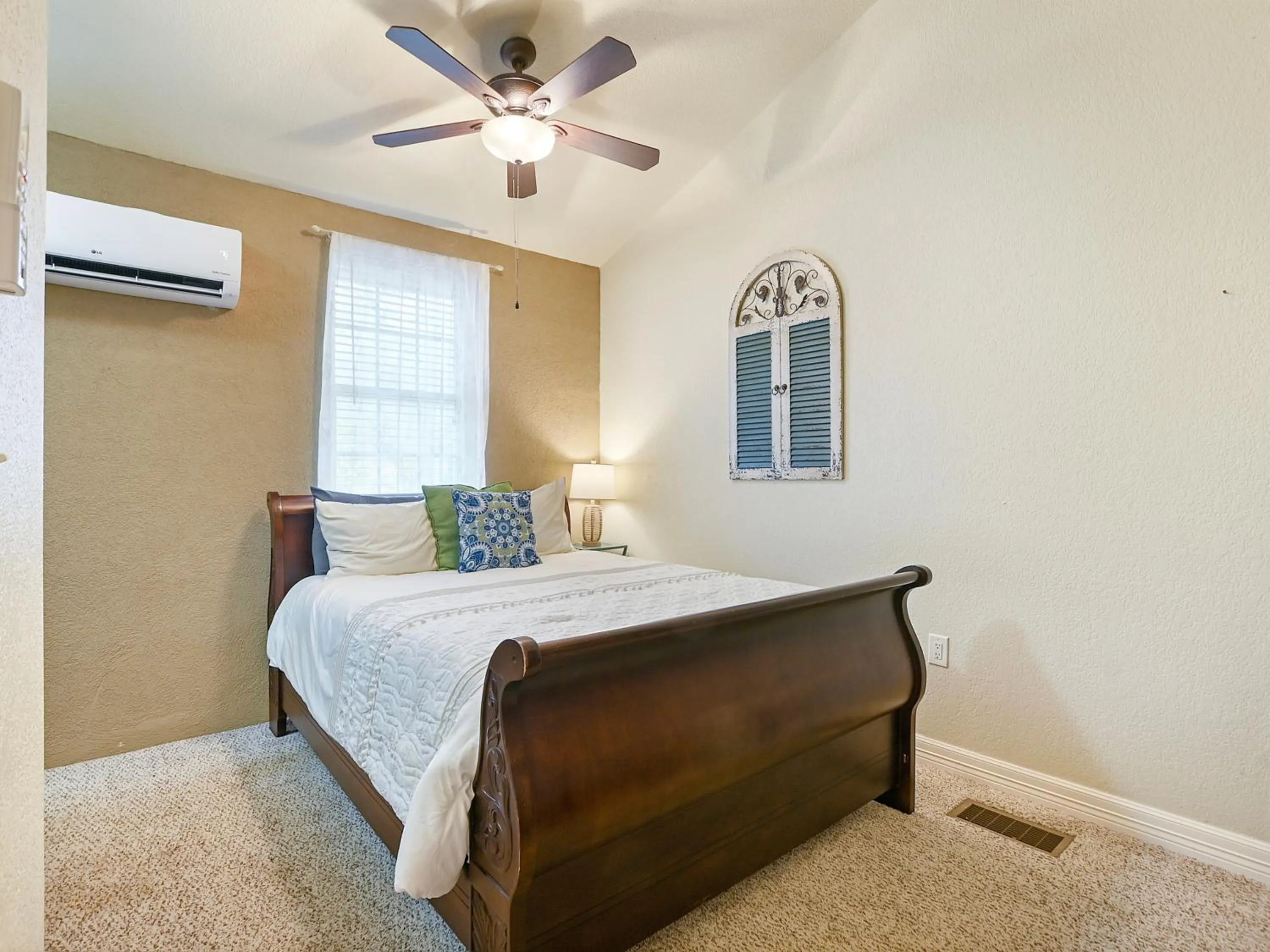 Bed in Canyon Lake Condos at Stillwater Ranch