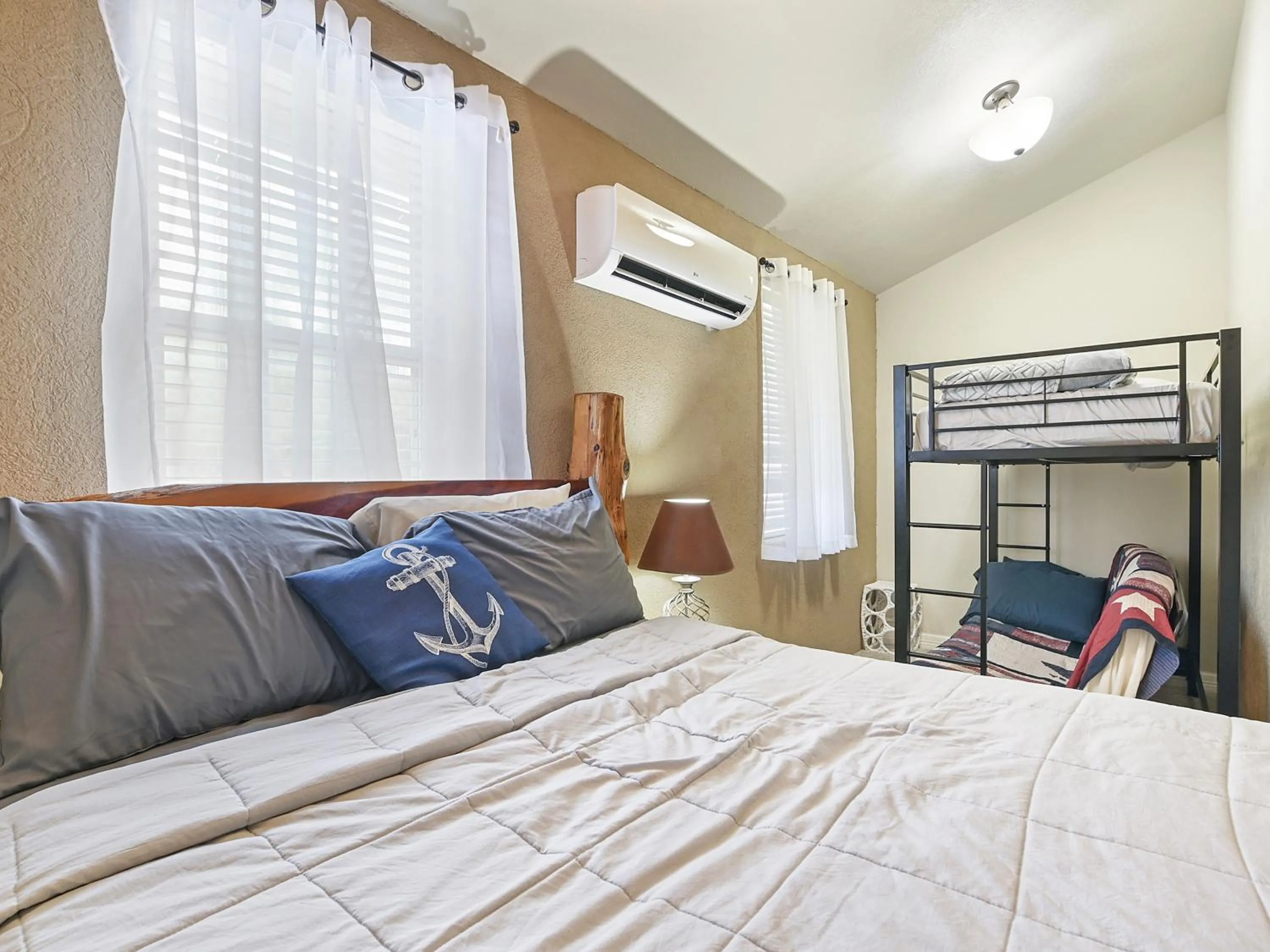 Bed in Canyon Lake Condos at Stillwater Ranch