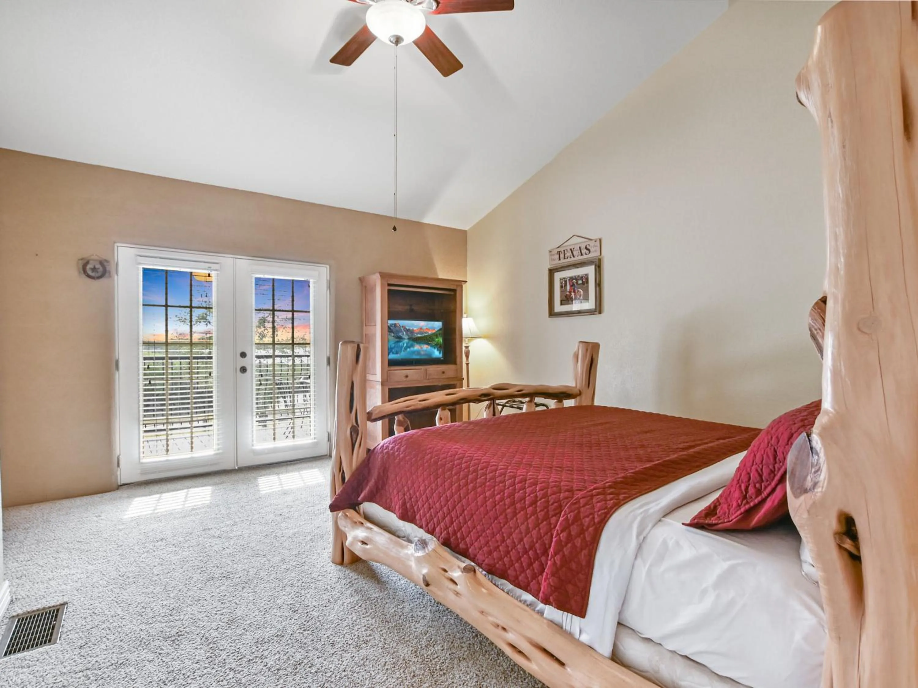 Bed in Canyon Lake Condos at Stillwater Ranch