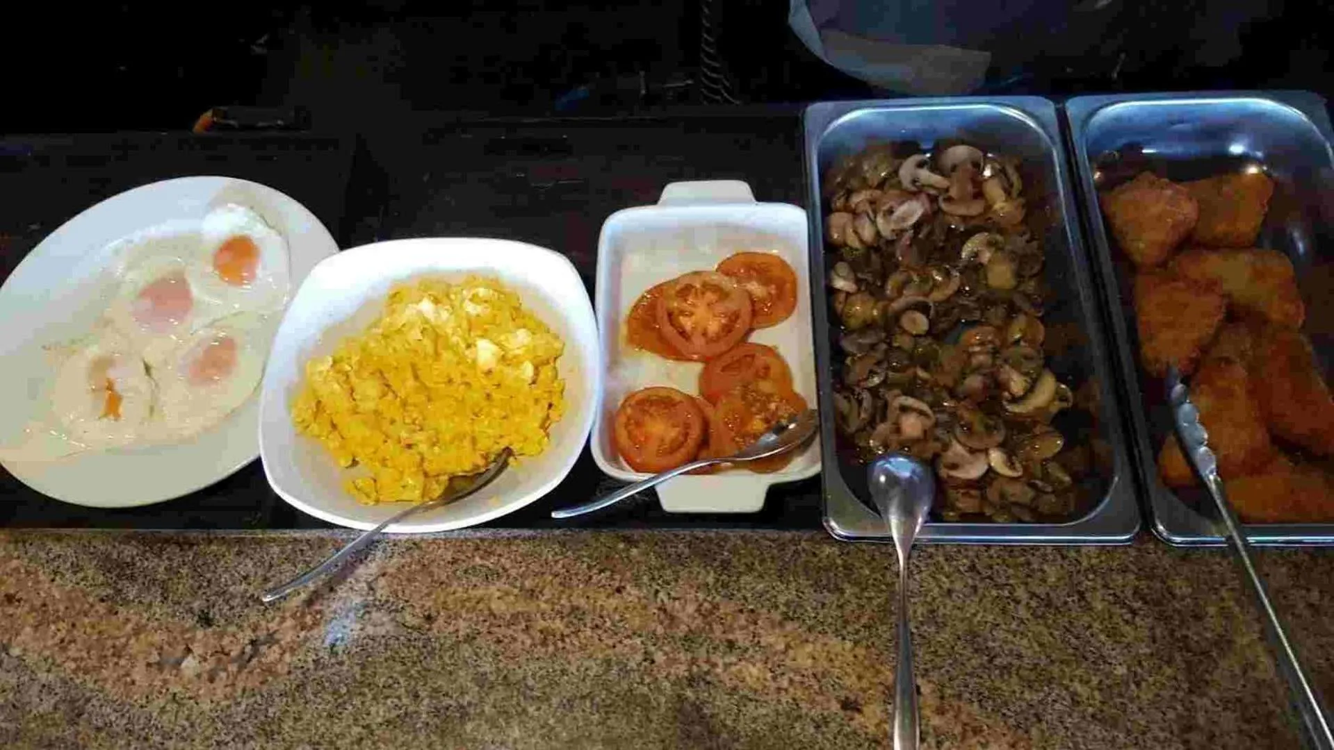 Buffet breakfast in Inkwenkwezi Private Game Reserve