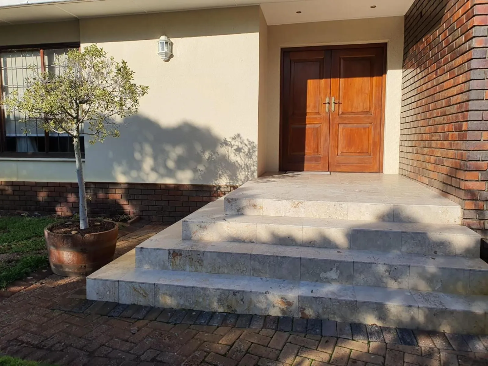 Property building in Ringwood Villa