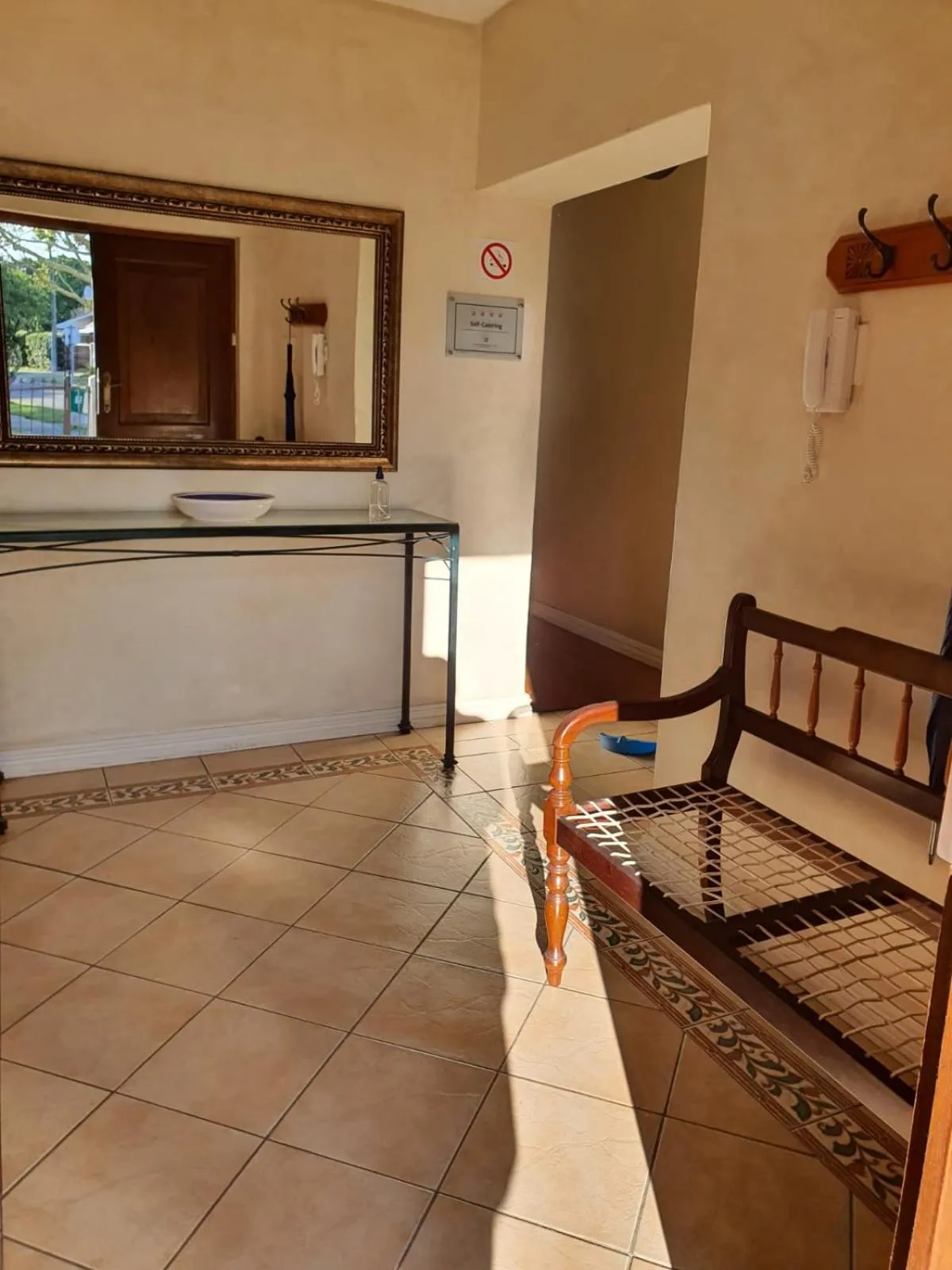 Facade/entrance in Ringwood Villa