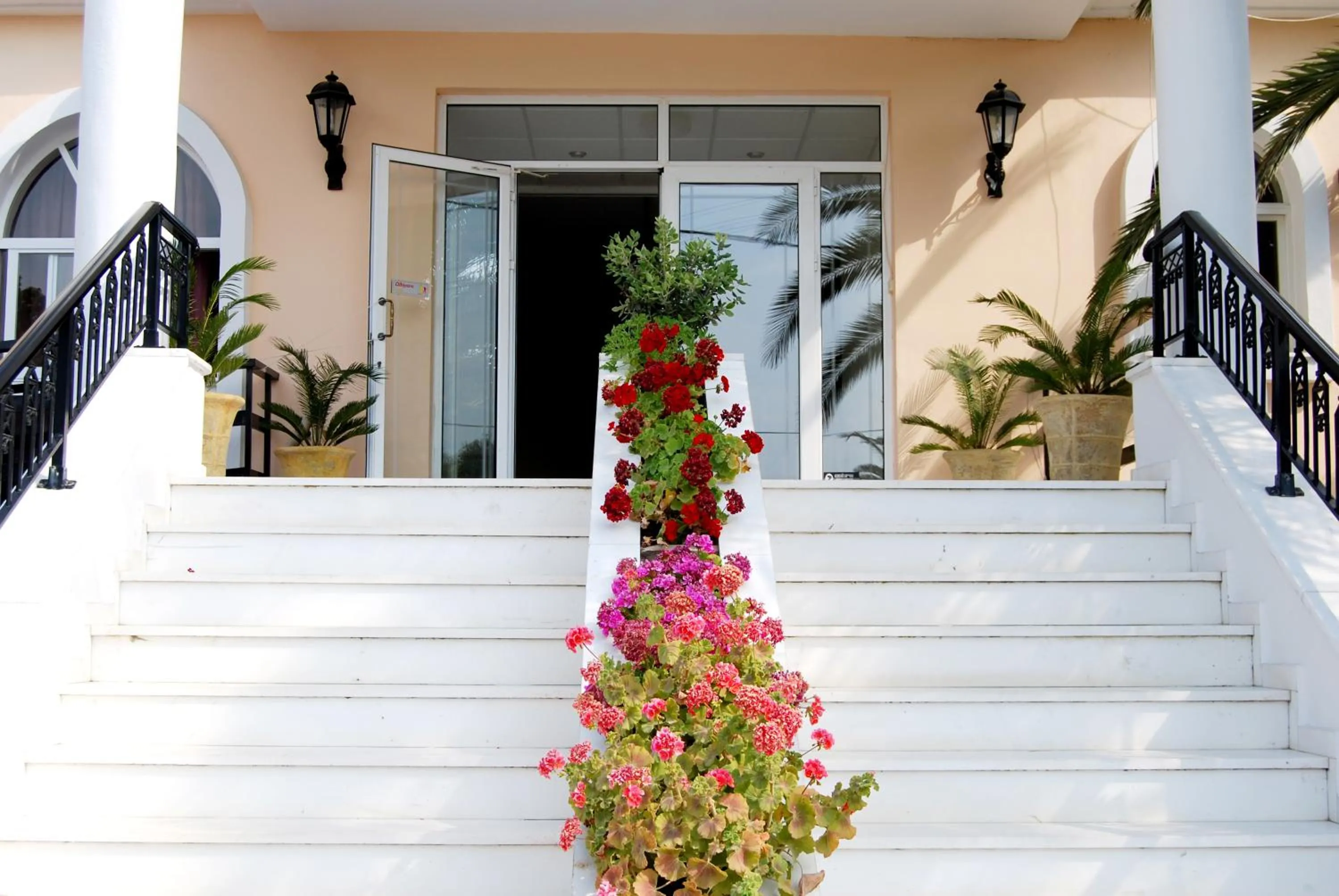 Facade/entrance in California Beach Hotel - Adults Only