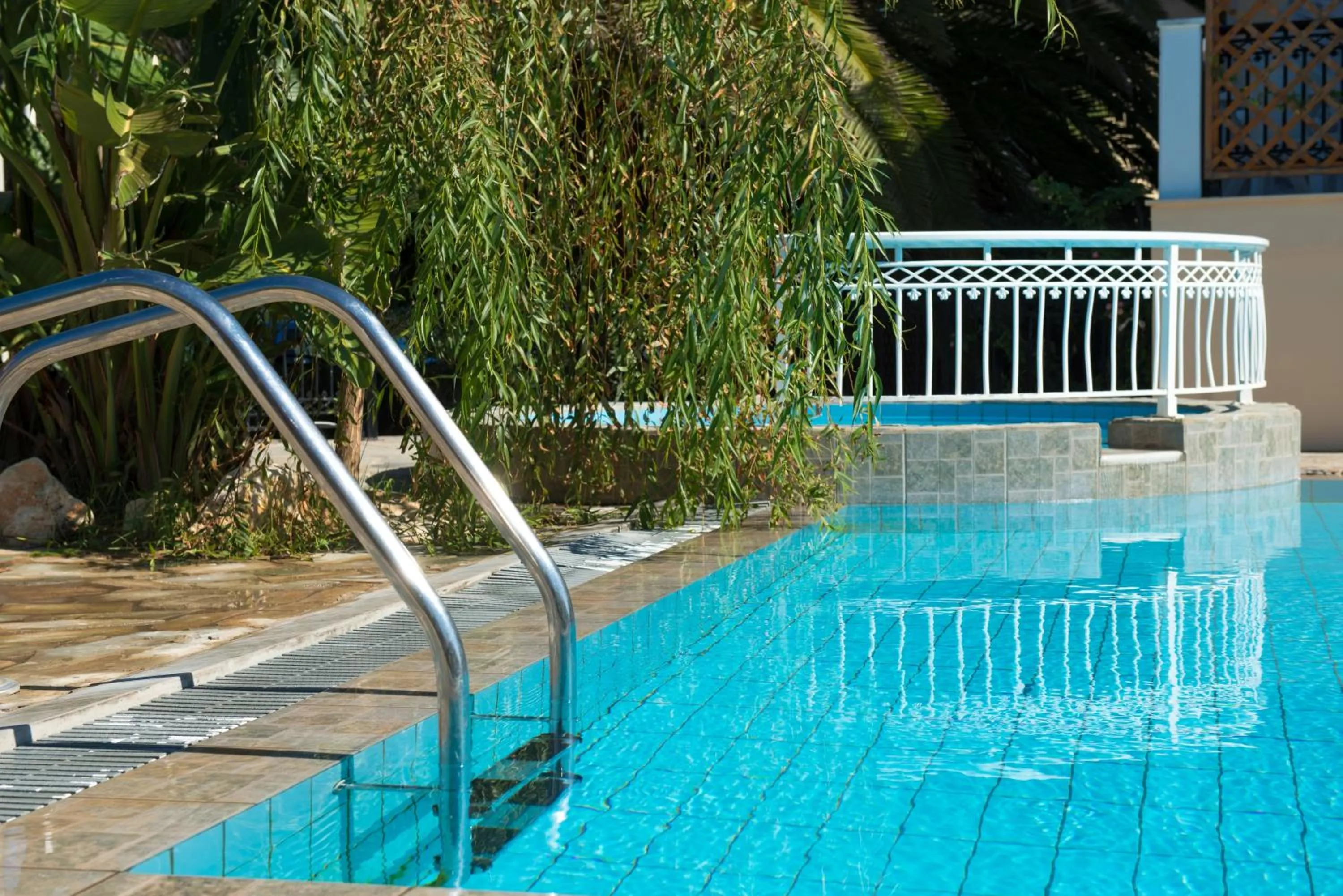 Swimming pool in California Beach Hotel - Adults Only