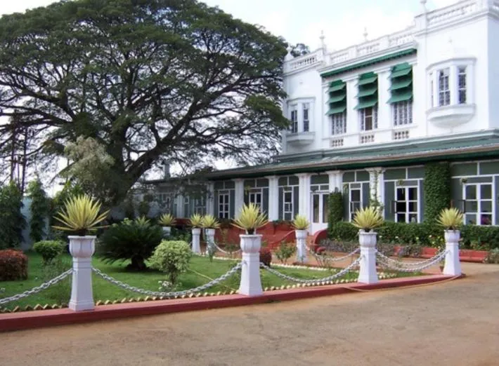 Facade/entrance in The Green Hotel