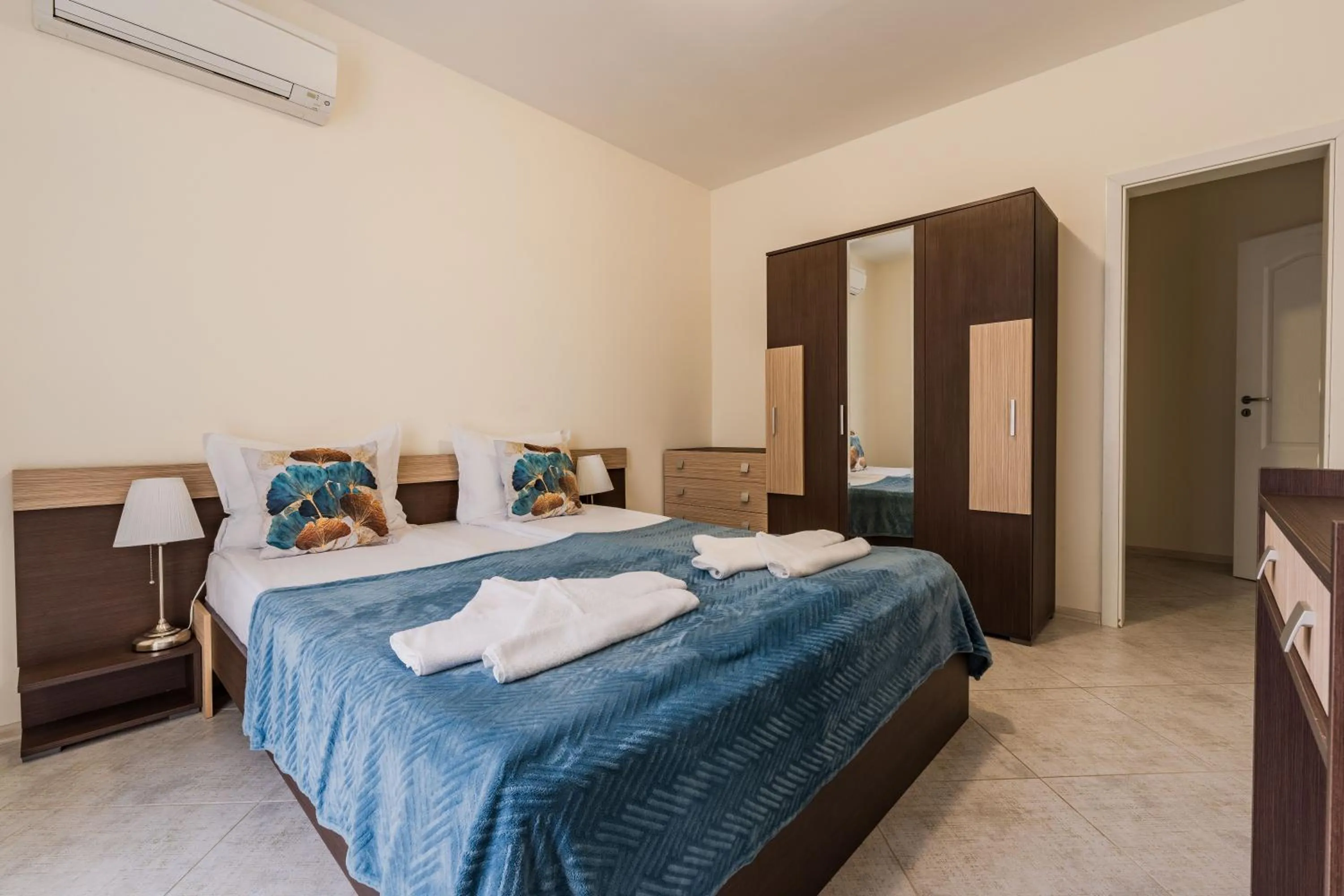 Bed in ApartComplex Splendid