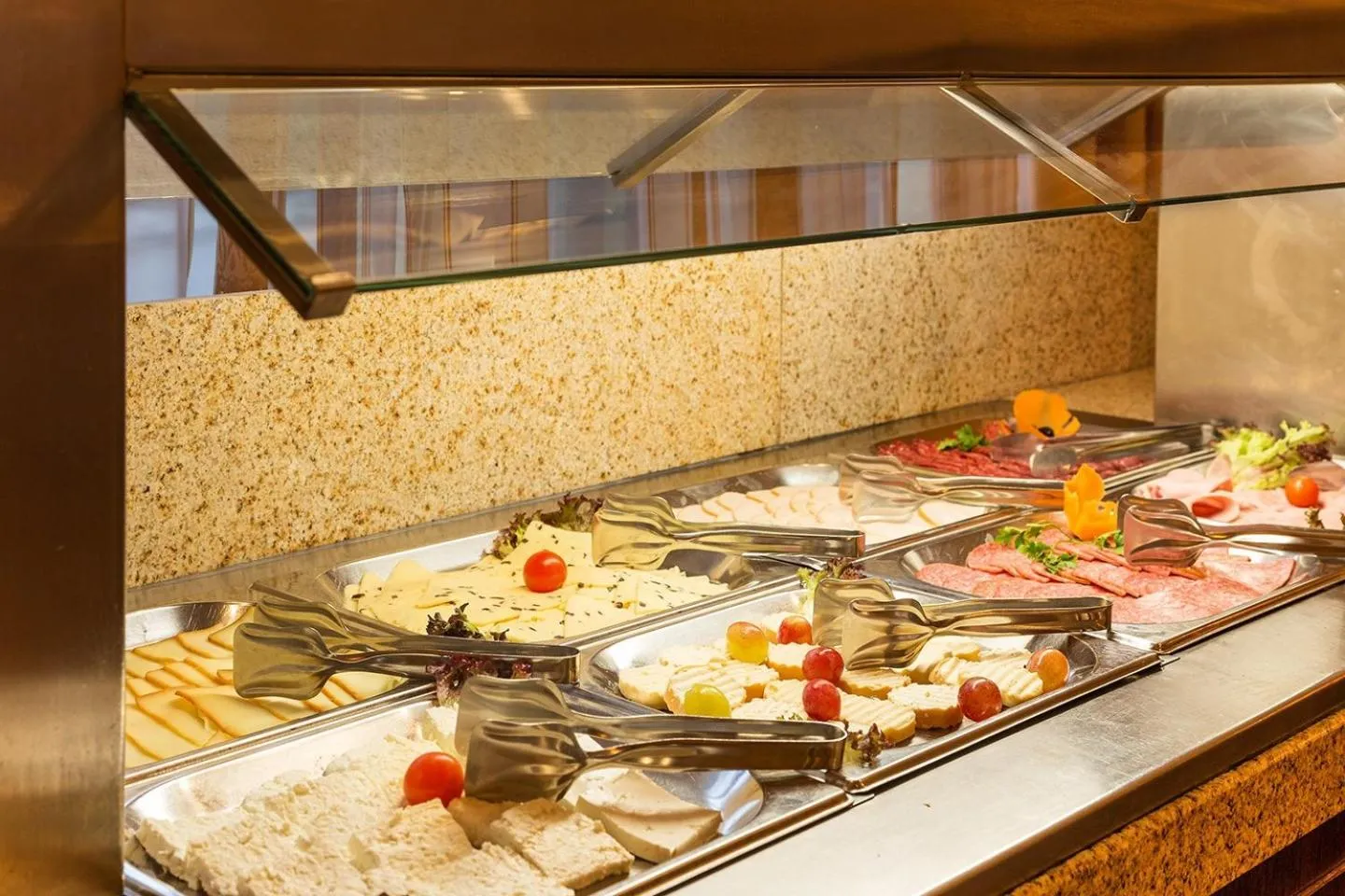 Restaurant/places to eat in ApartComplex Splendid