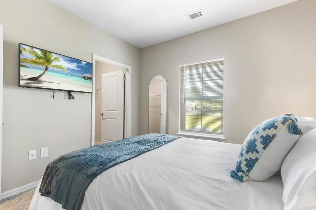 Bed in Luxe 1BR/1BA: Dive, Rest, Explore. Book Now!