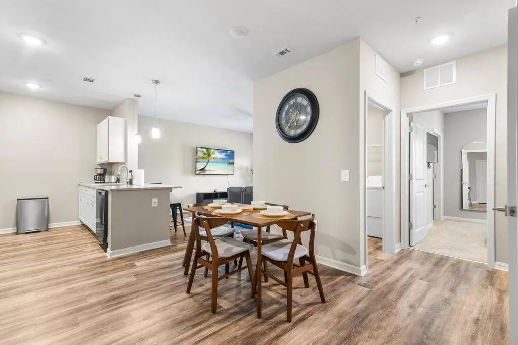 Luxe 1BR/1BA: Dive, Rest, Explore. Book Now!