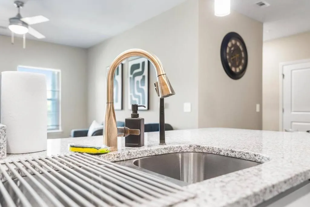 Luxe 1BR/1BA: Dive, Rest, Explore. Book Now!