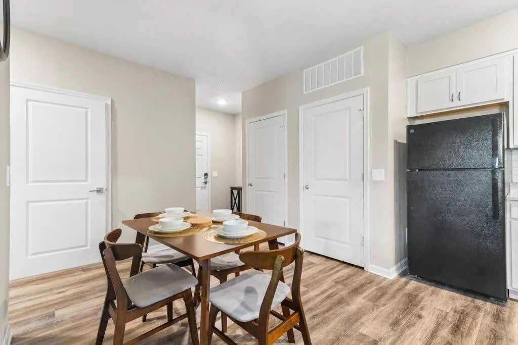 Luxe 1BR/1BA: Dive, Rest, Explore. Book Now!