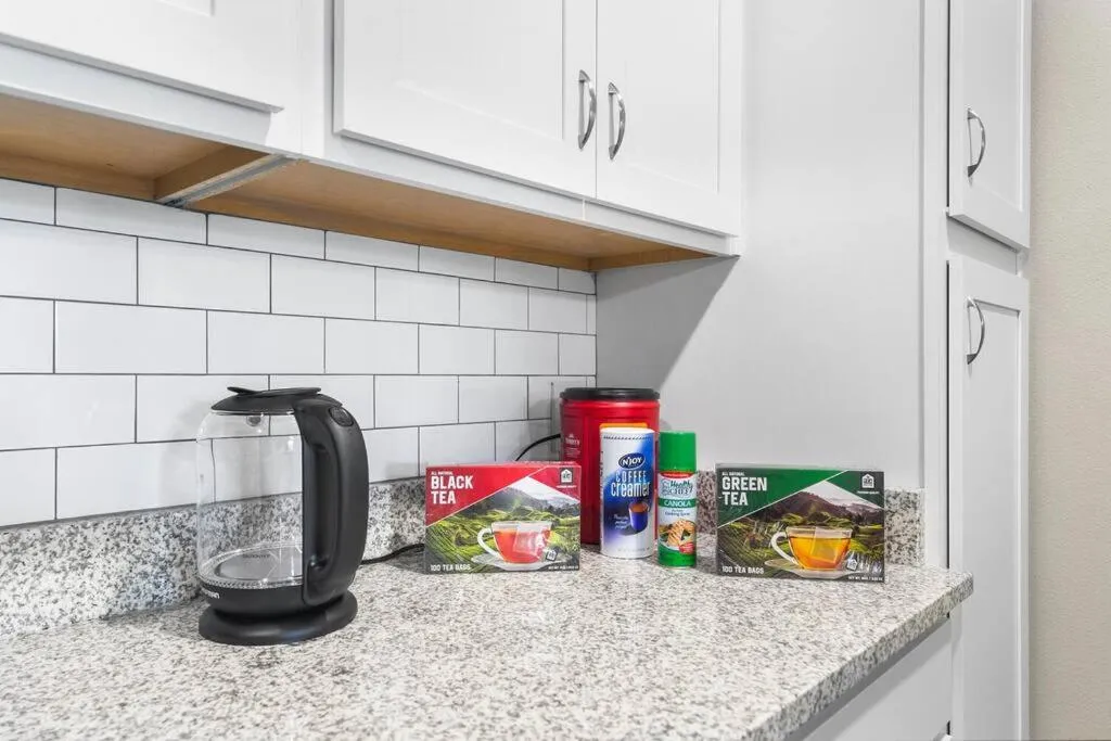 Luxe 1BR/1BA: Dive, Rest, Explore. Book Now!