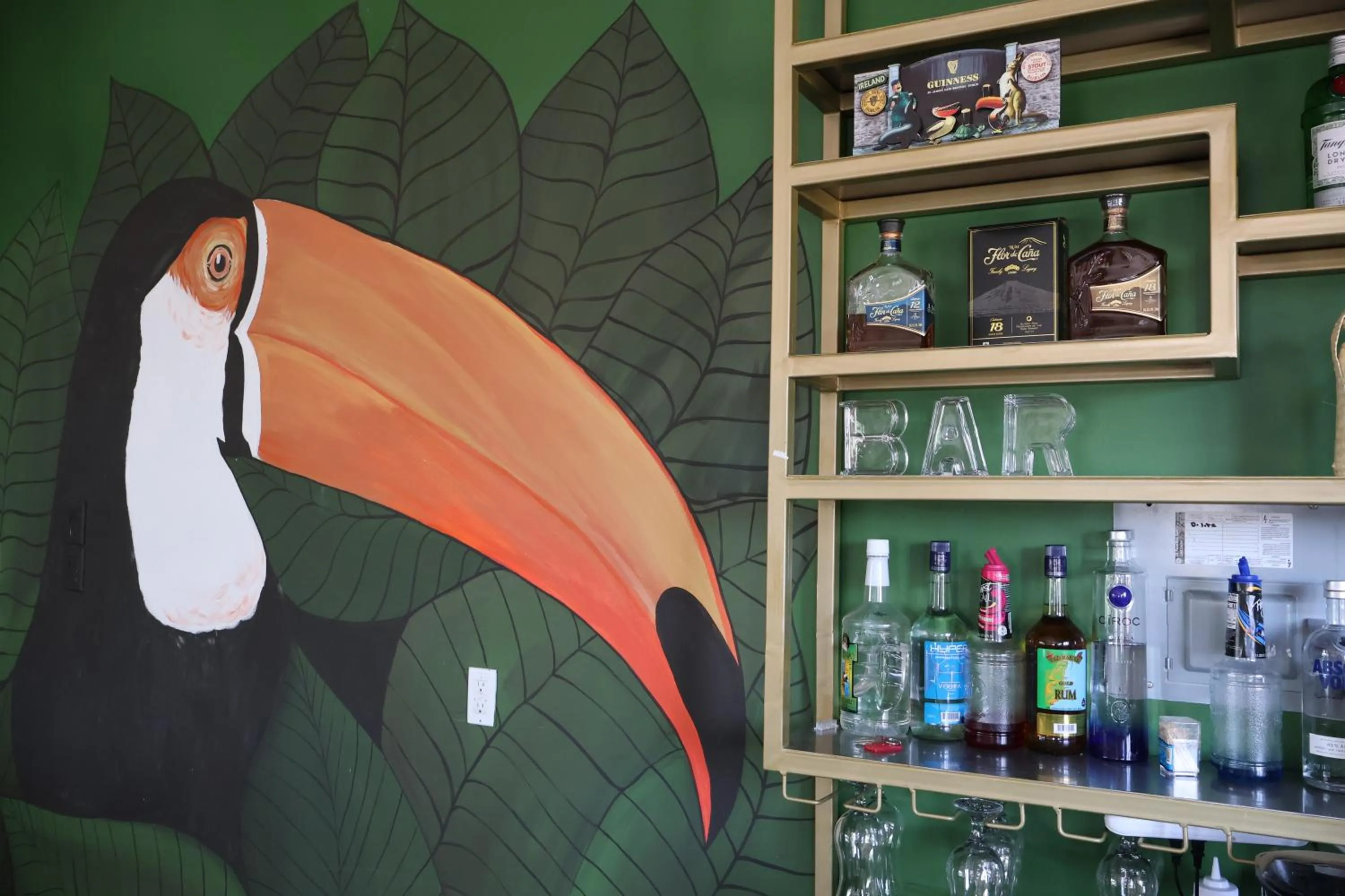 Lounge or bar in The Toucan Inn