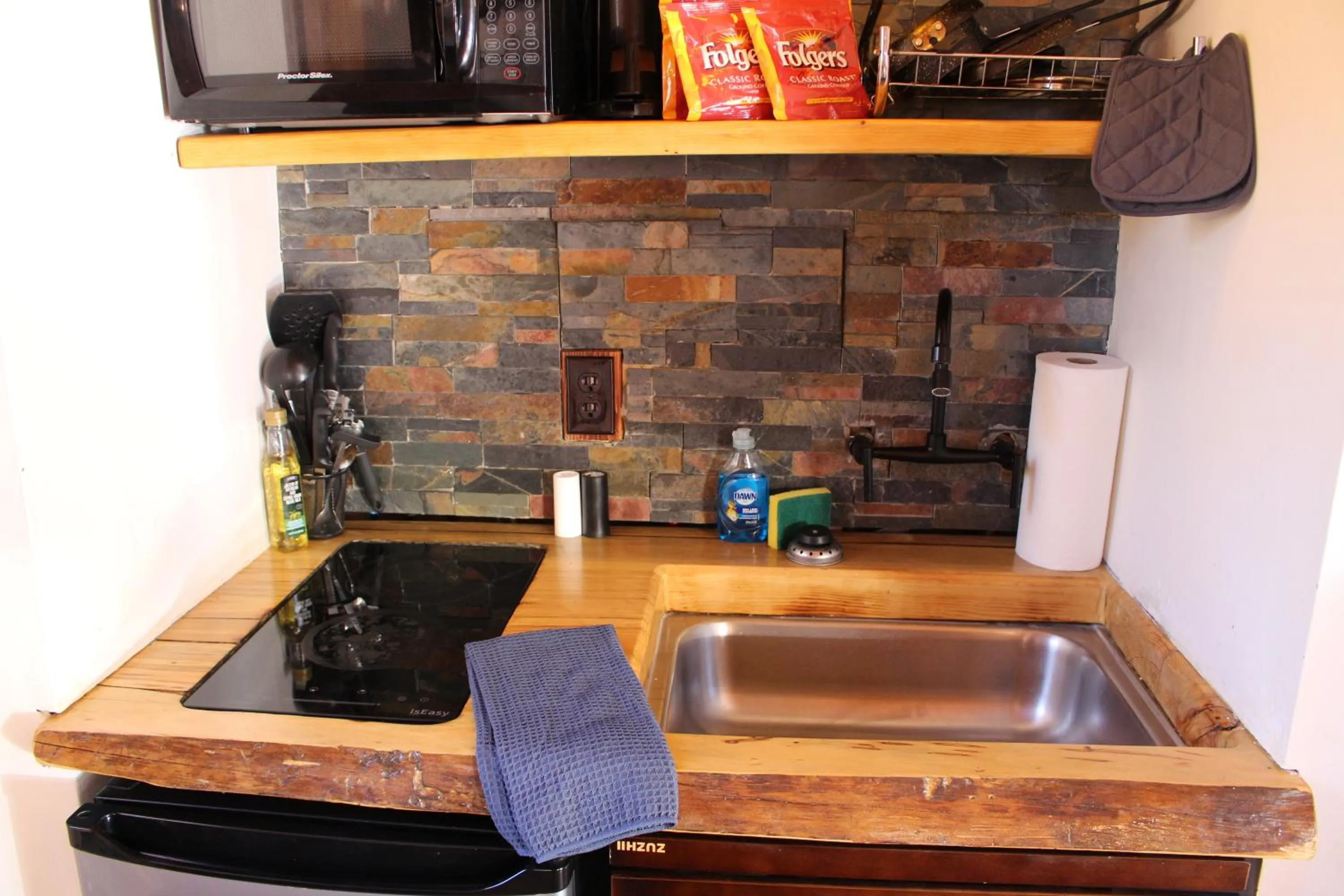 Kitchen or kitchenette in Boulder Bay Cottages