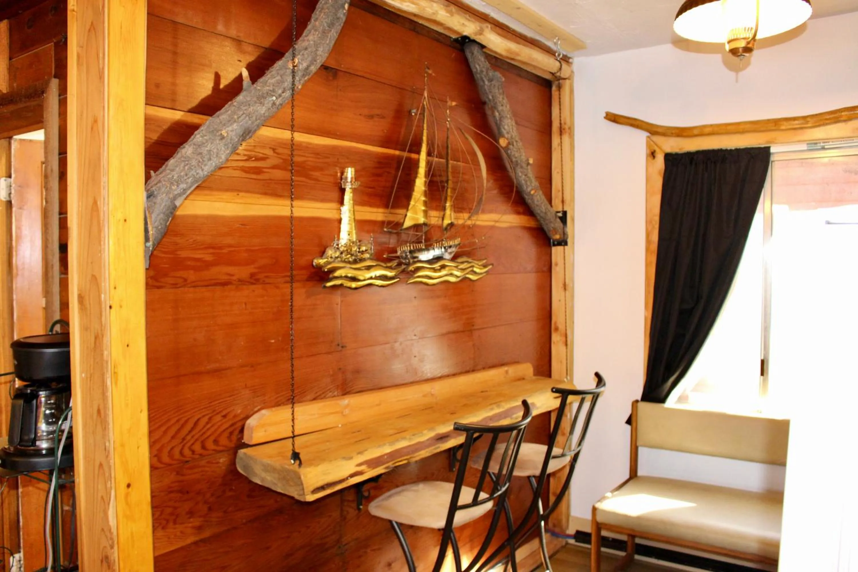 Dining area in Boulder Bay Cottages