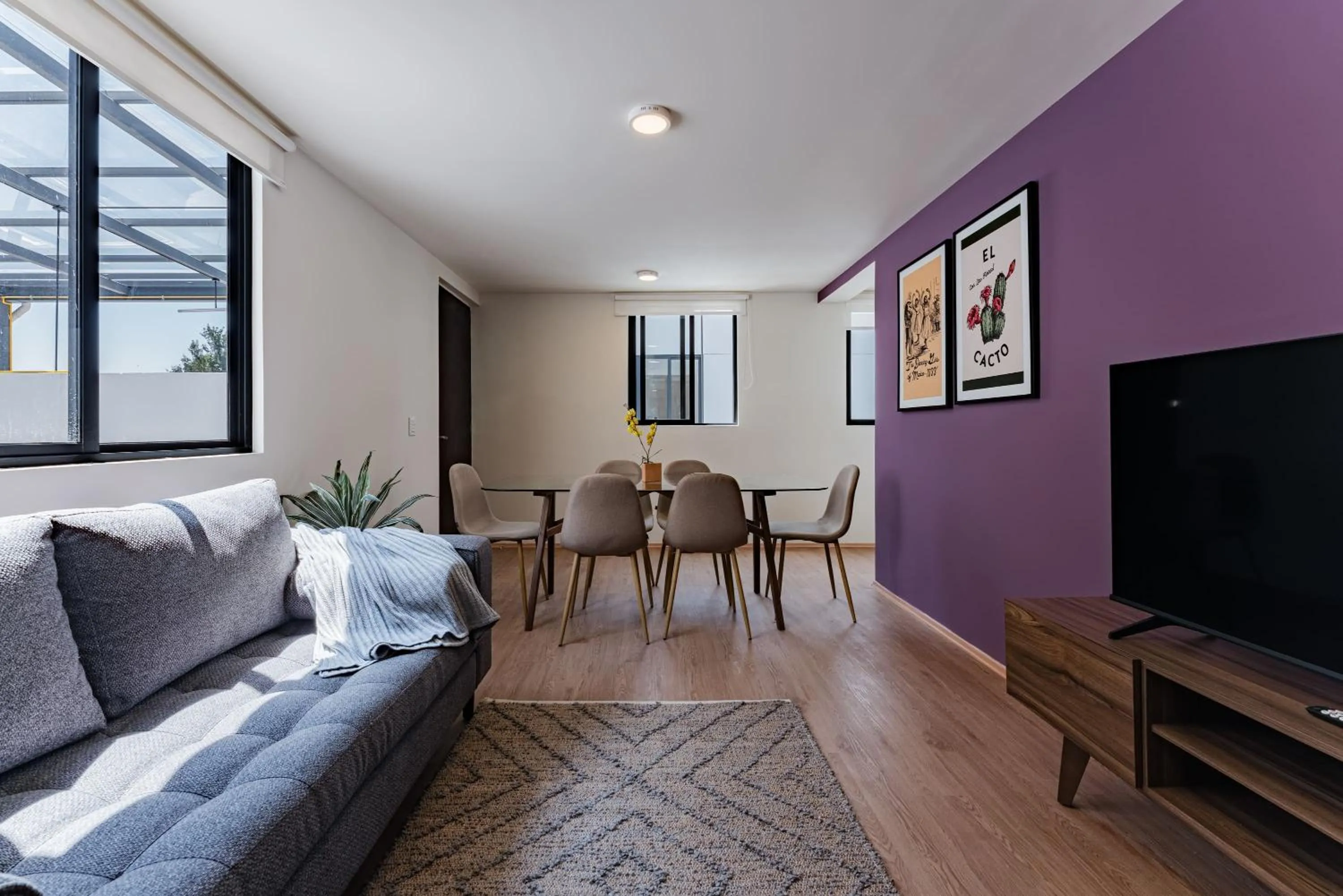 Dining area in Mariano Escobedo Apartments by VH