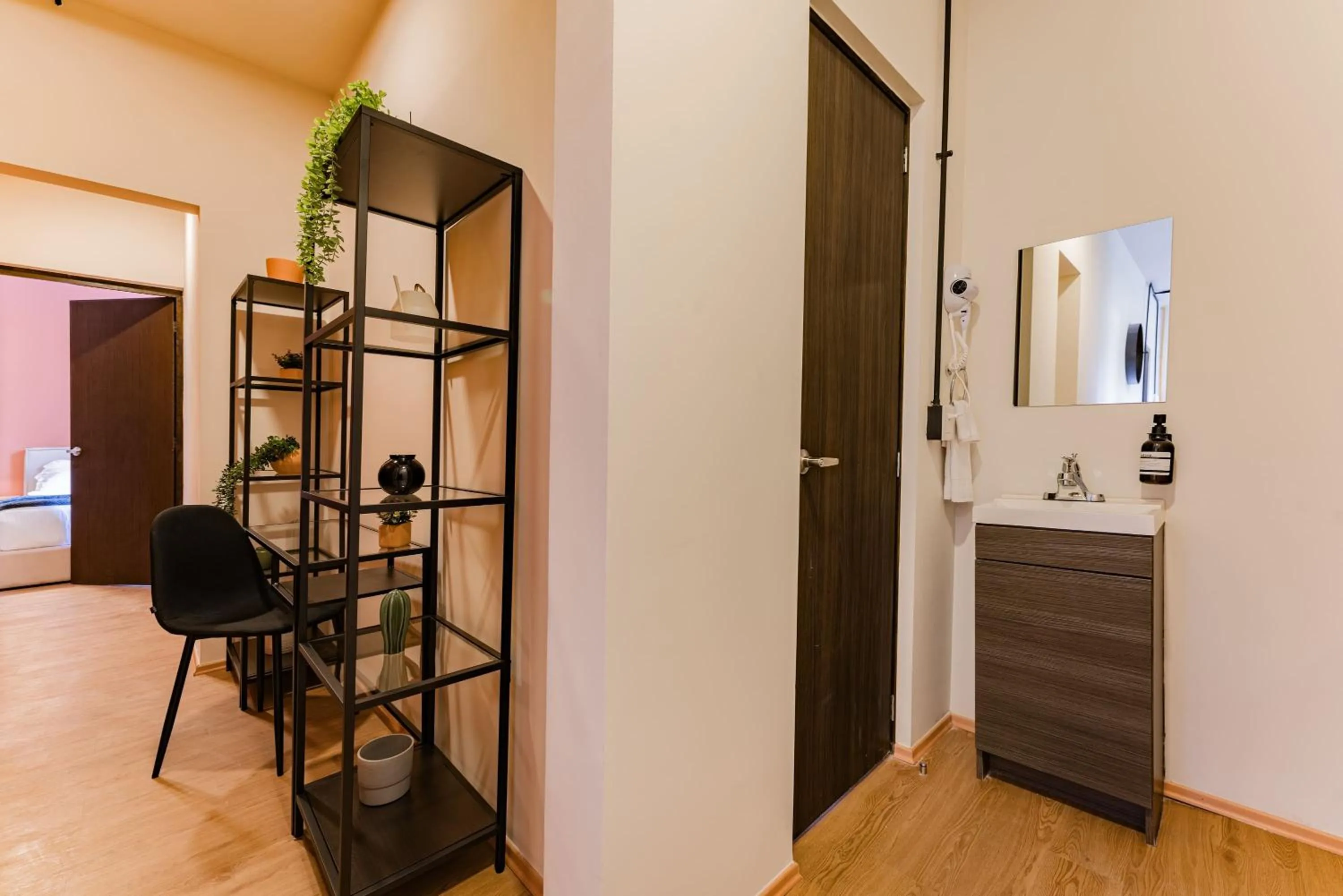 hair dresser in Mariano Escobedo Apartments by VH