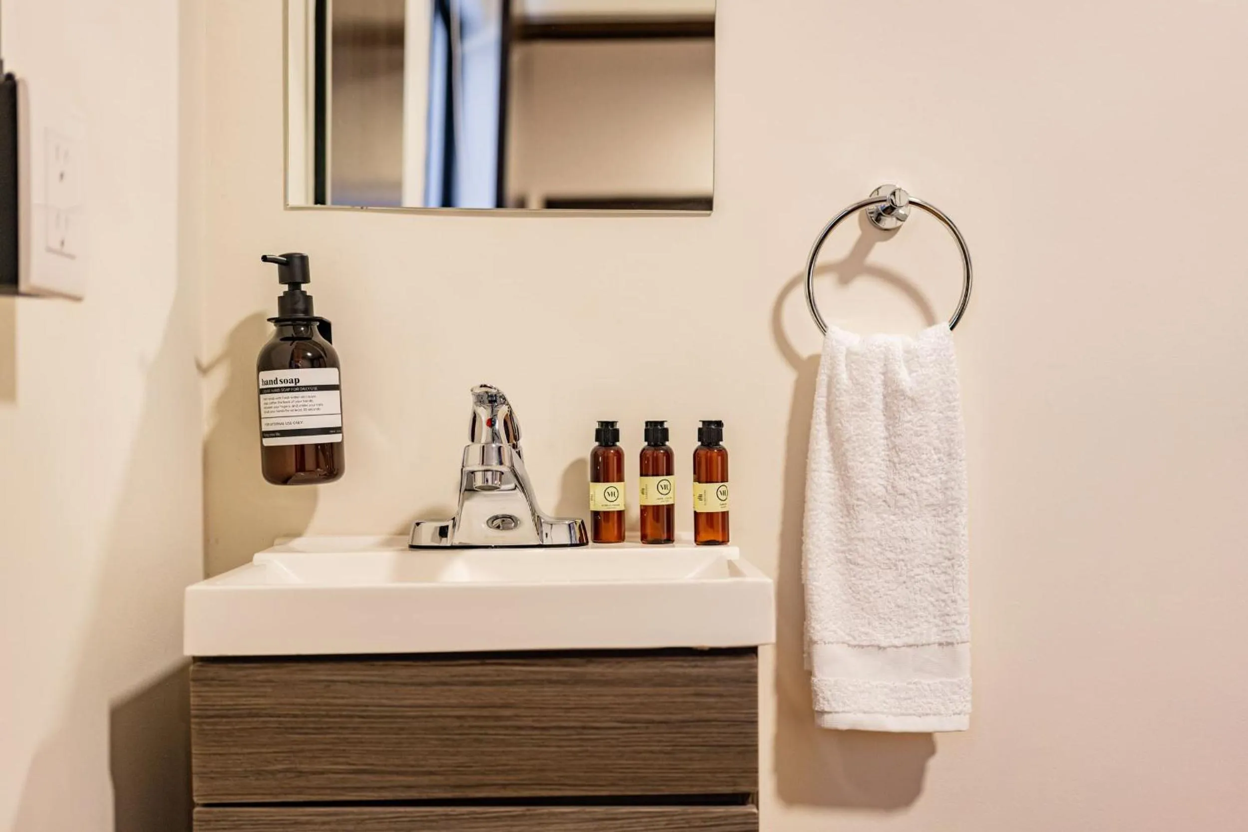 towels in Mariano Escobedo Apartments by VH