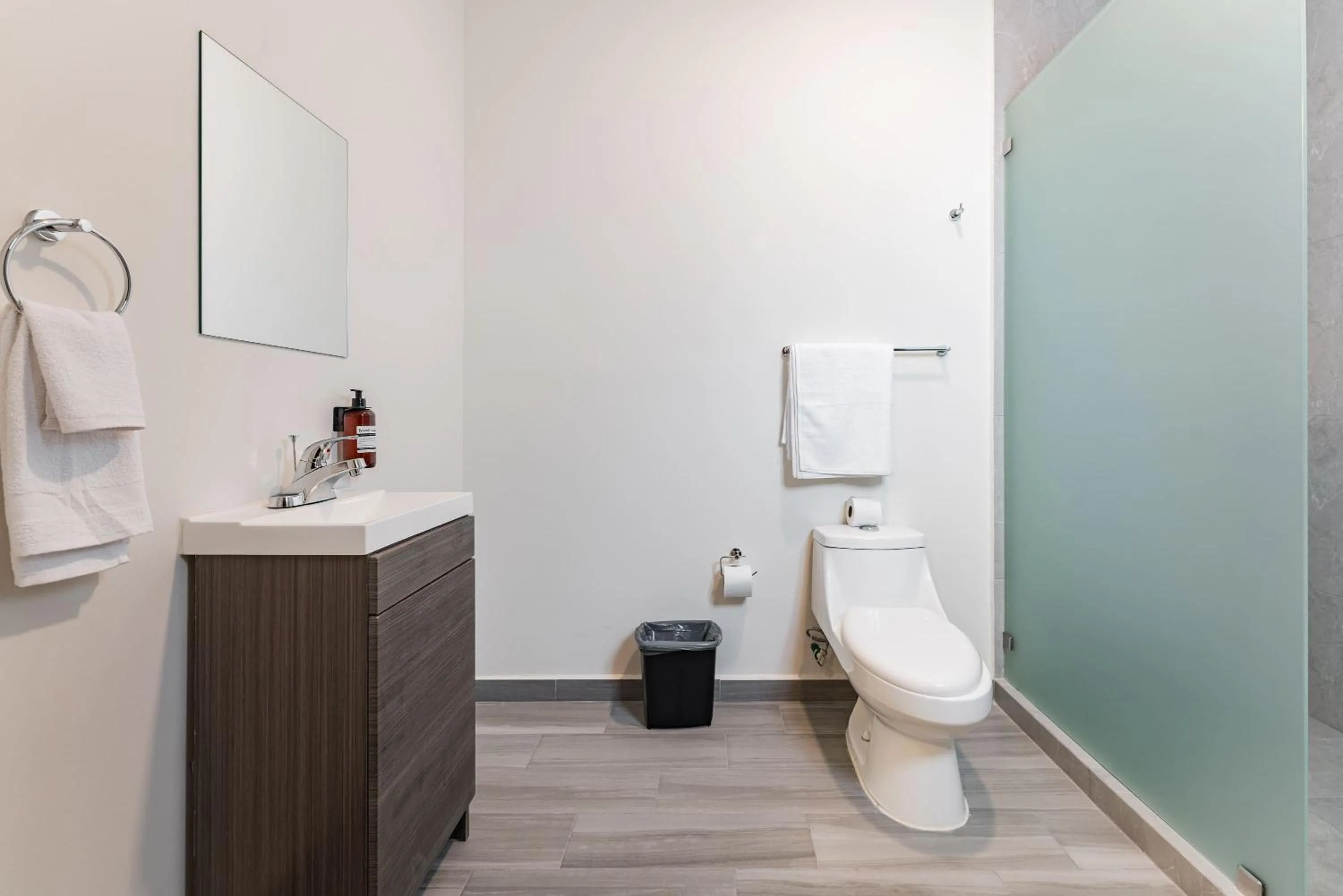 Bathroom in Mariano Escobedo Apartments by VH