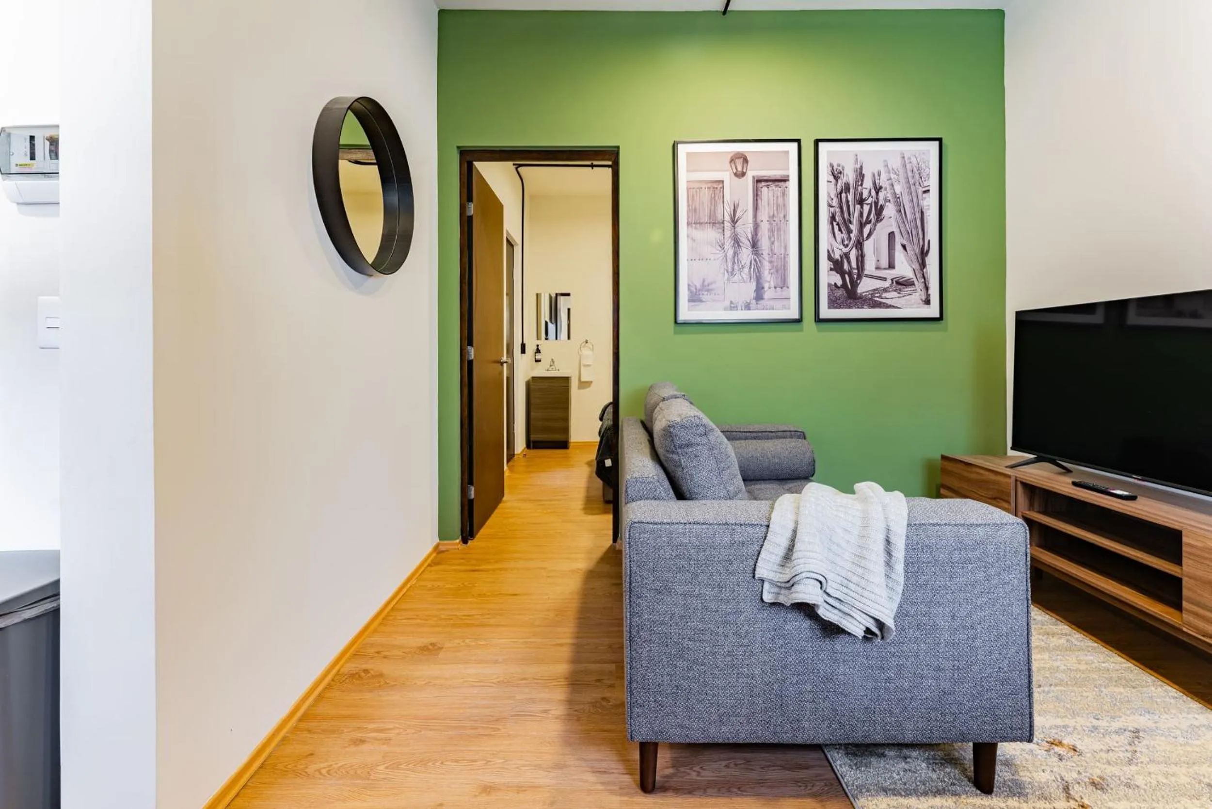 TV and multimedia in Mariano Escobedo Apartments by VH