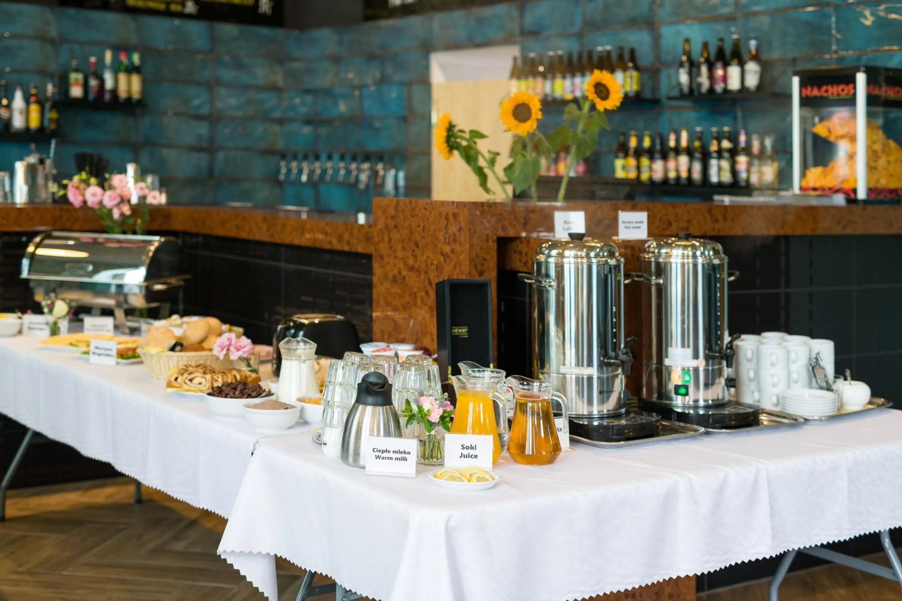 Restaurant/places to eat in Happy Tower