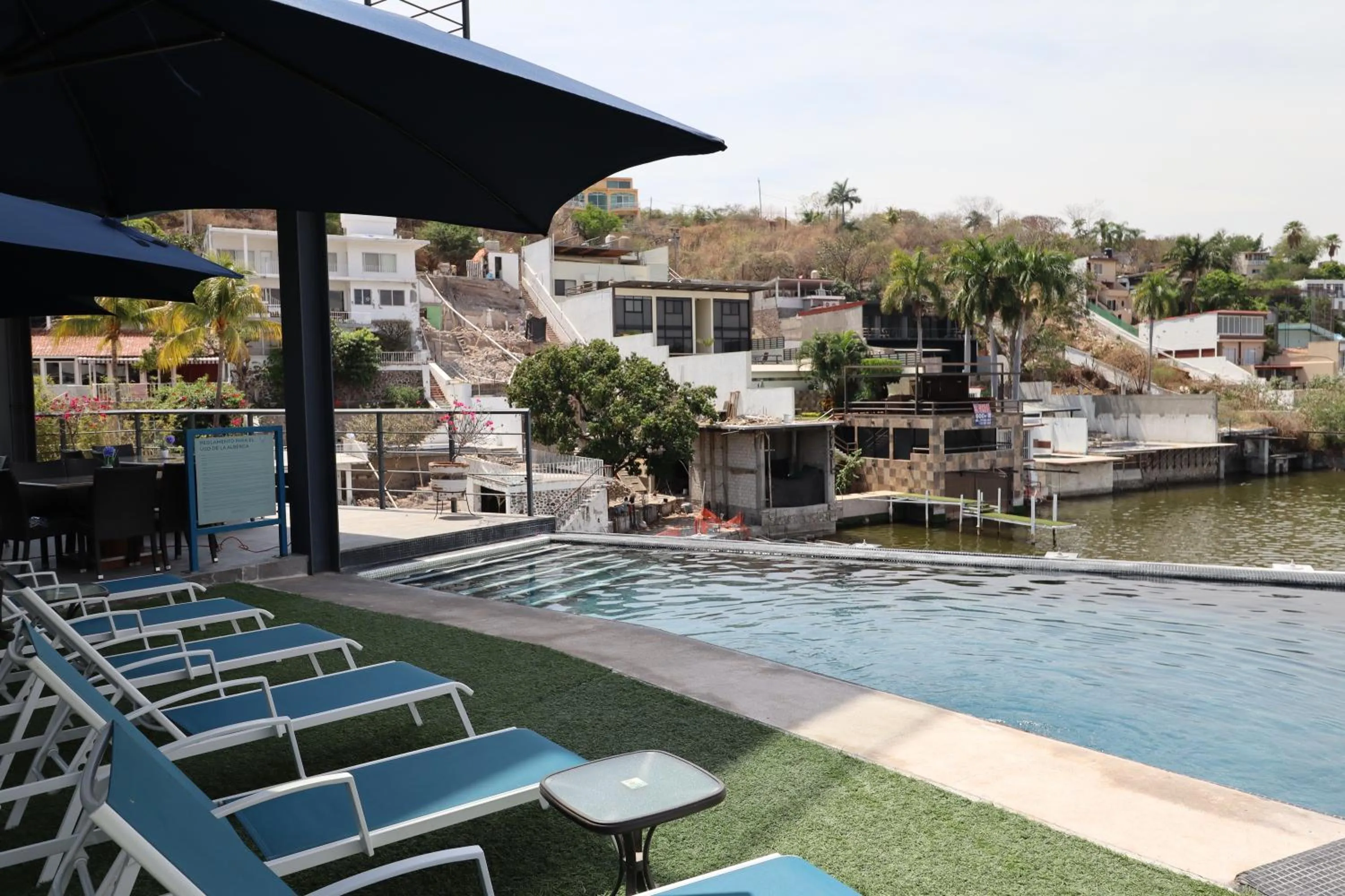 Swimming pool in Vlú Hotel Tequesquitengo