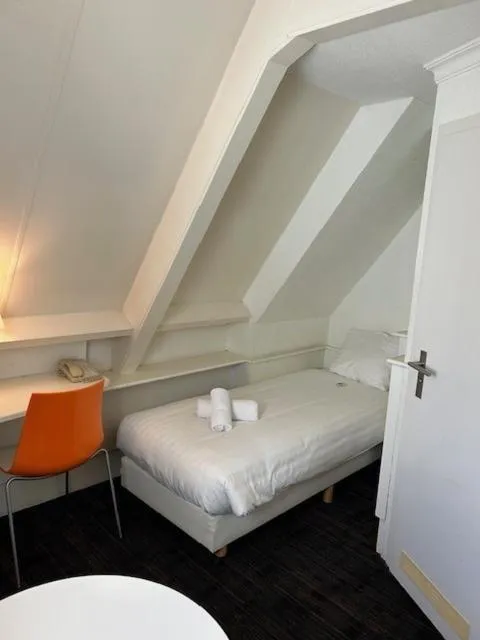 Bed in Multatuli Hotel