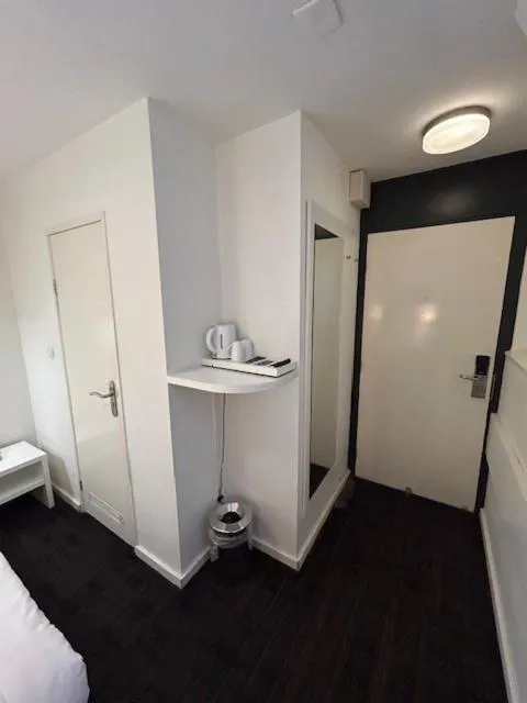 Coffee/tea facilities, Bed in Multatuli Hotel